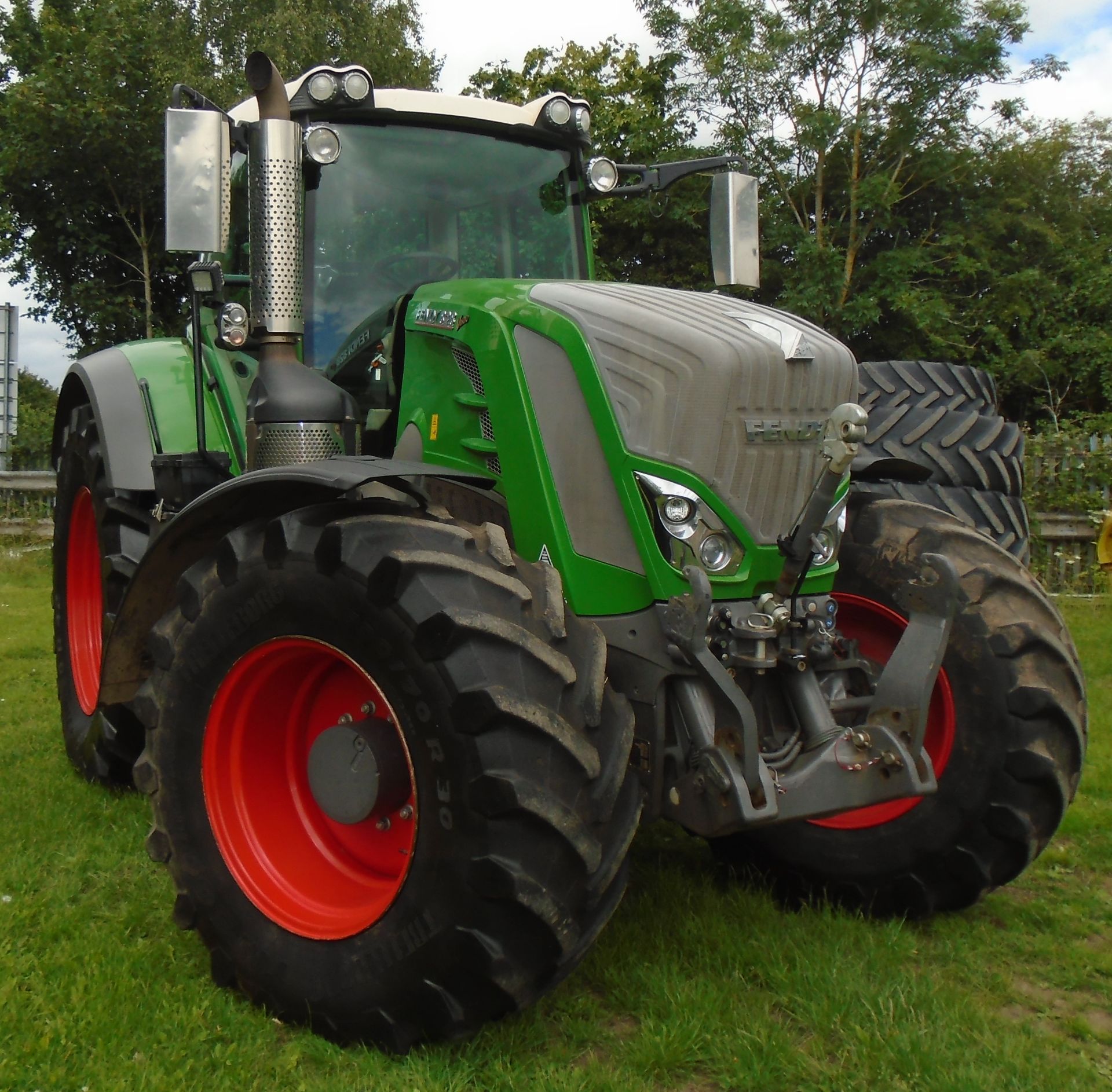 2017 FENDT 828 VARIO PROFI PLUS TRACTOR