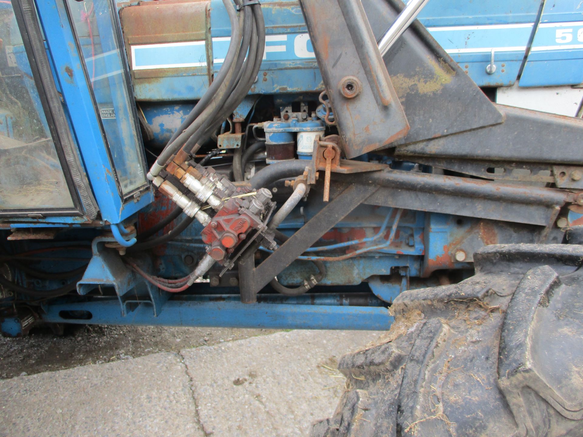 FORD 5610 TRACTOR WITH QUICKE LOADER - Image 5 of 10