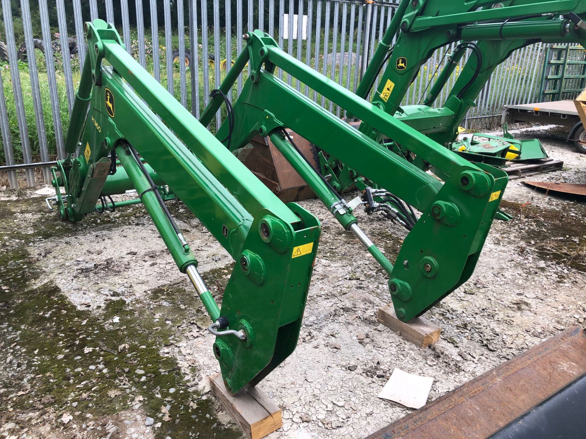 JOHN DEERE H360 LOADER - Image 3 of 3