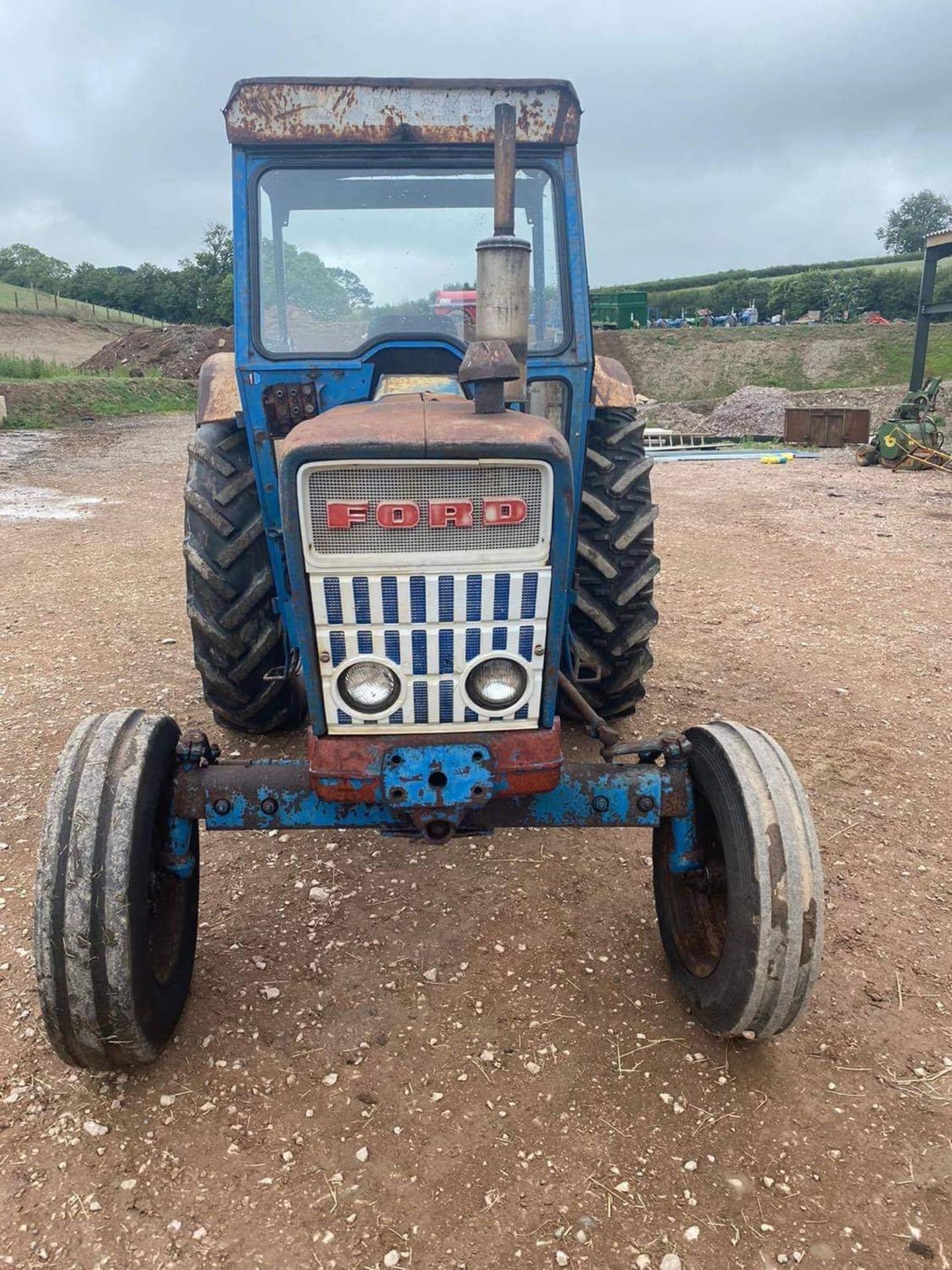 FORD 4000 TRACTOR - Image 3 of 5