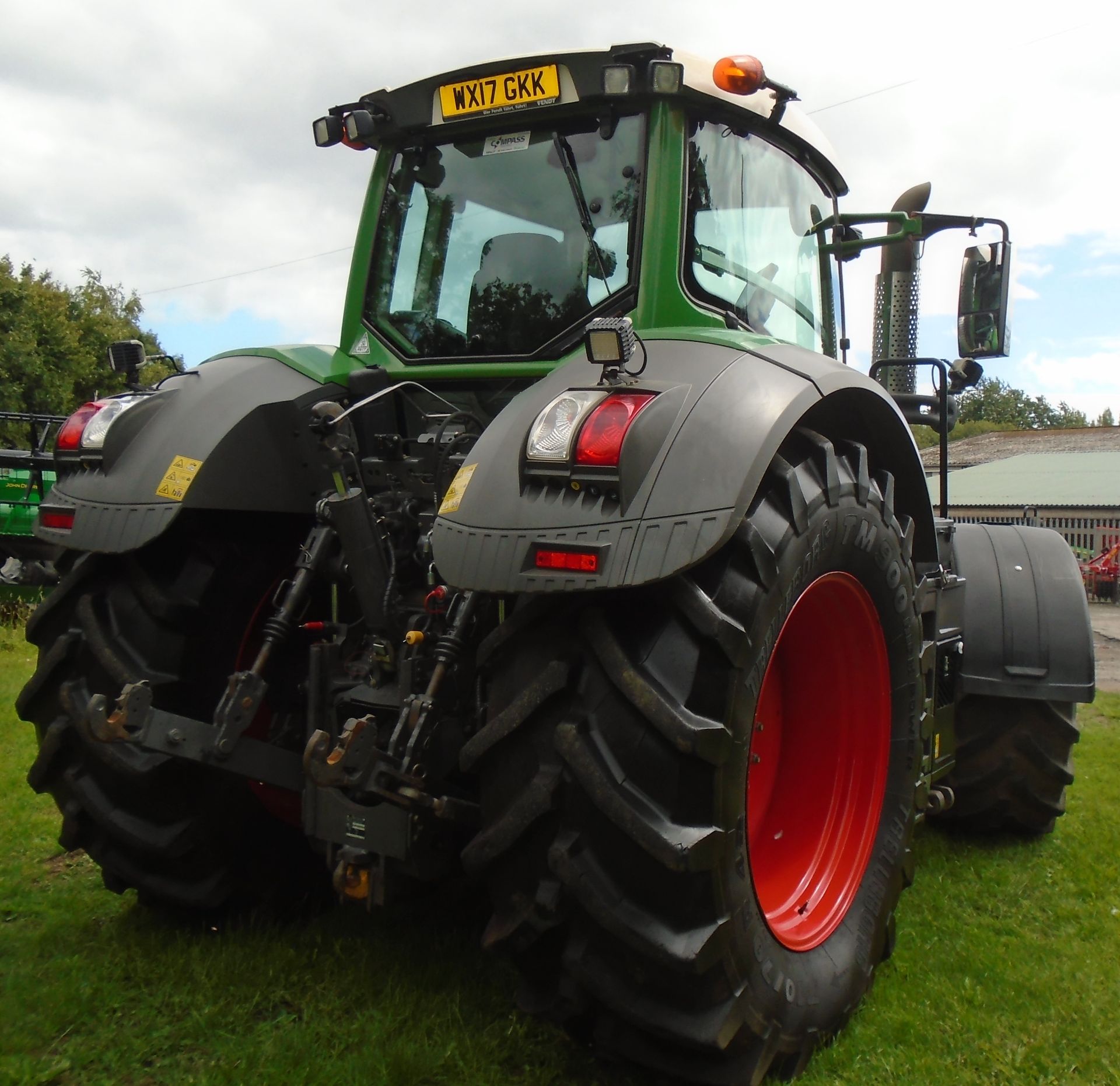 2017 FENDT 828 VARIO PROFI PLUS TRACTOR - Image 4 of 19