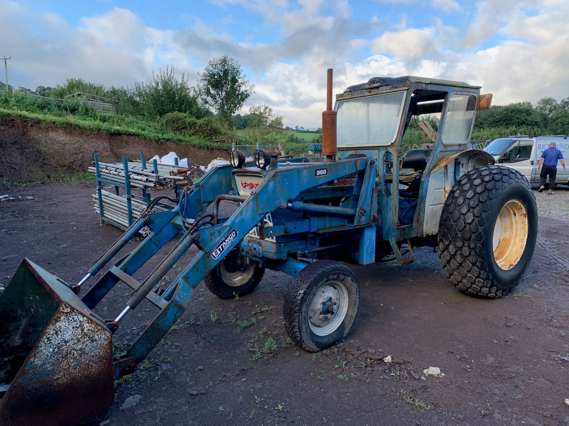 FORD 4000 TRACTOR