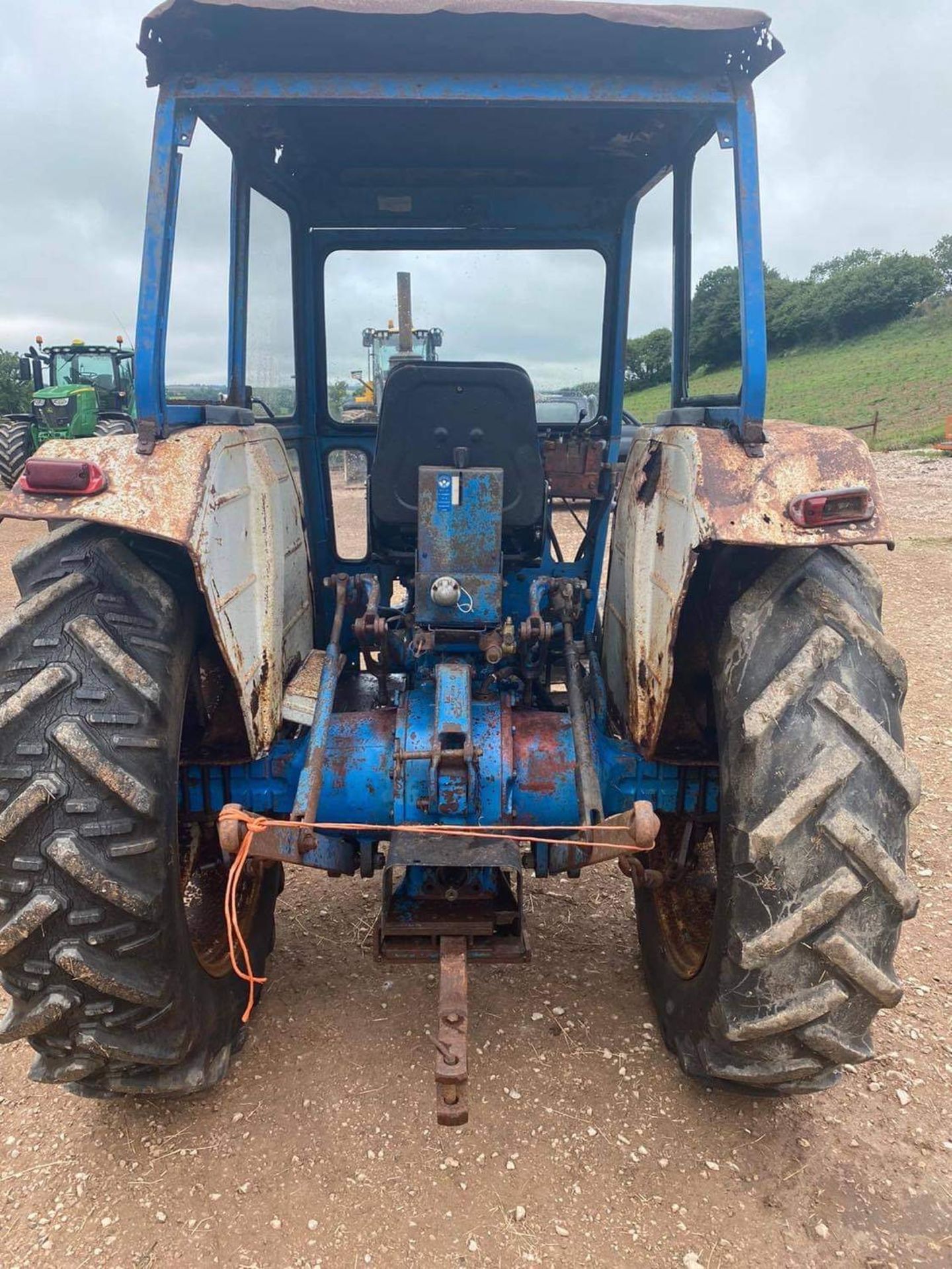 FORD 4000 TRACTOR - Image 4 of 5