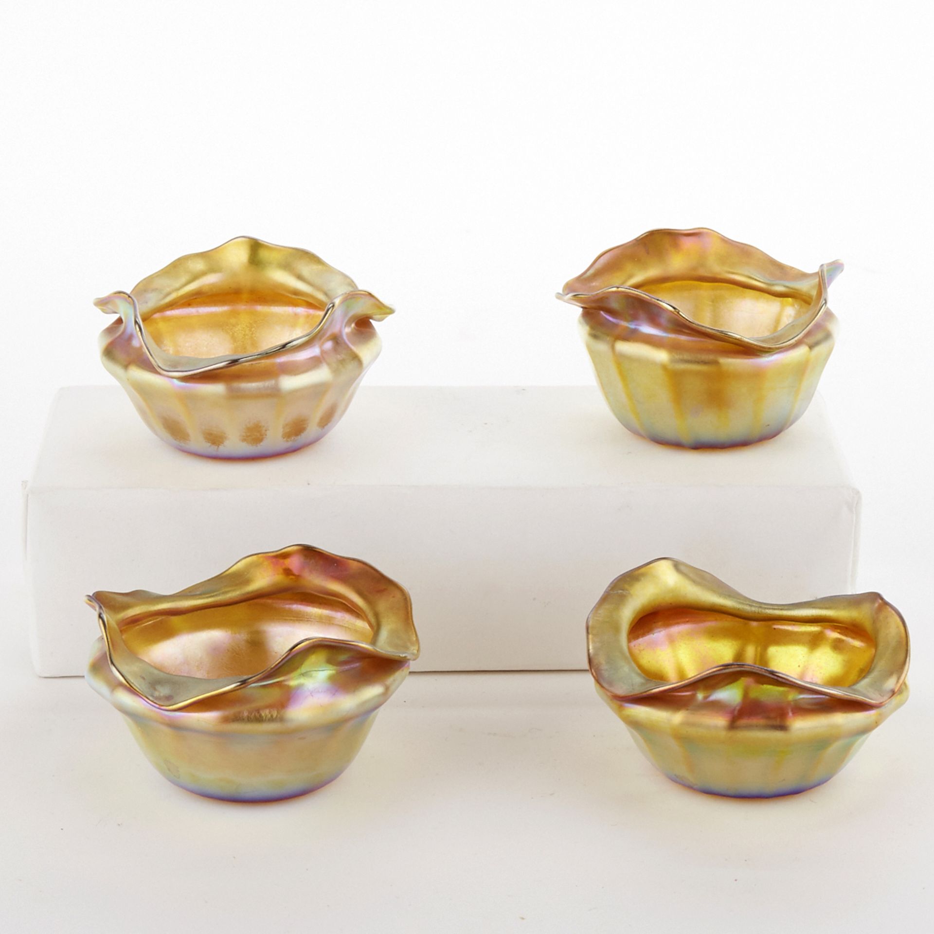 Set of 4 Quezal Glass Nut Dishes - Bild 4 aus 6