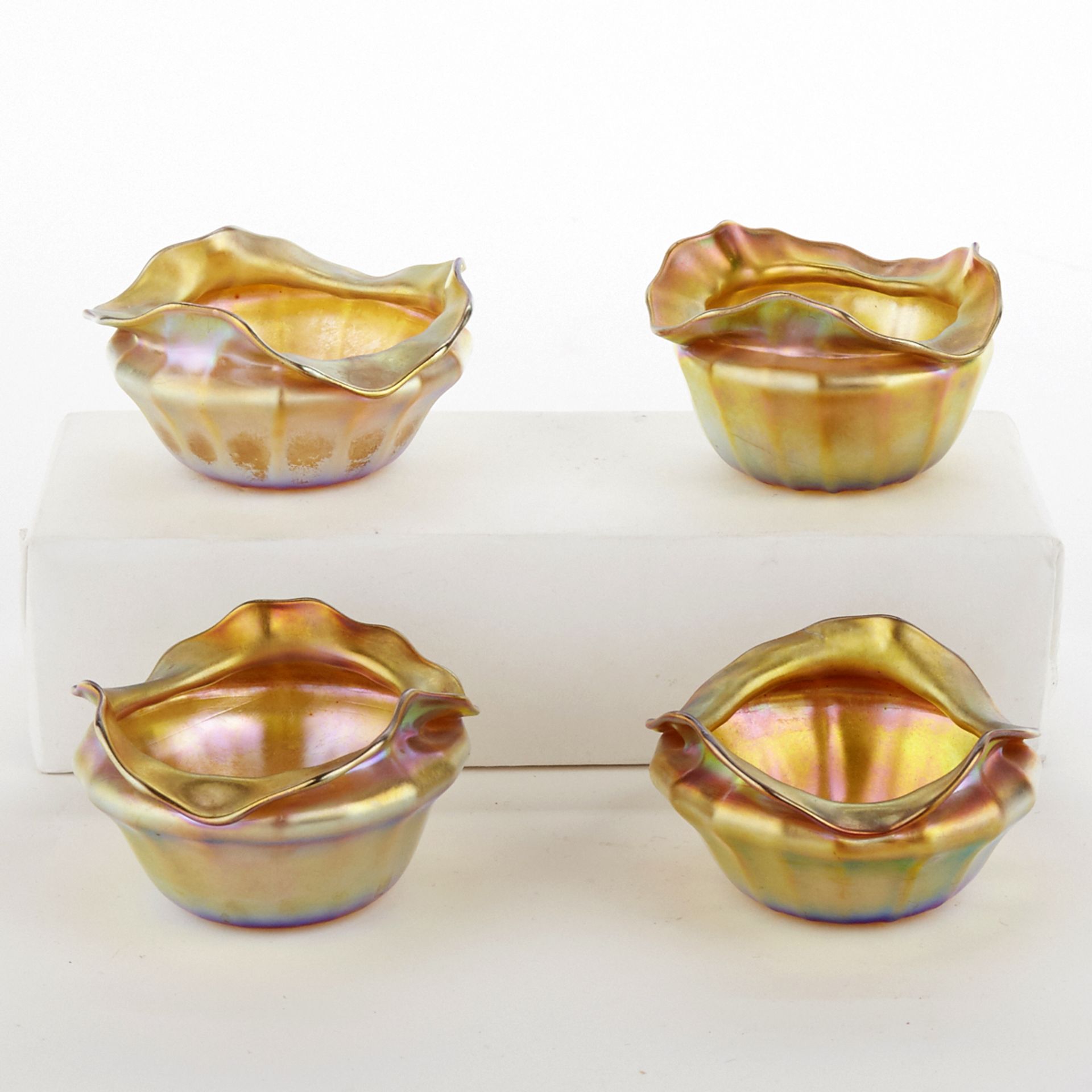 Set of 4 Quezal Glass Nut Dishes - Bild 3 aus 6