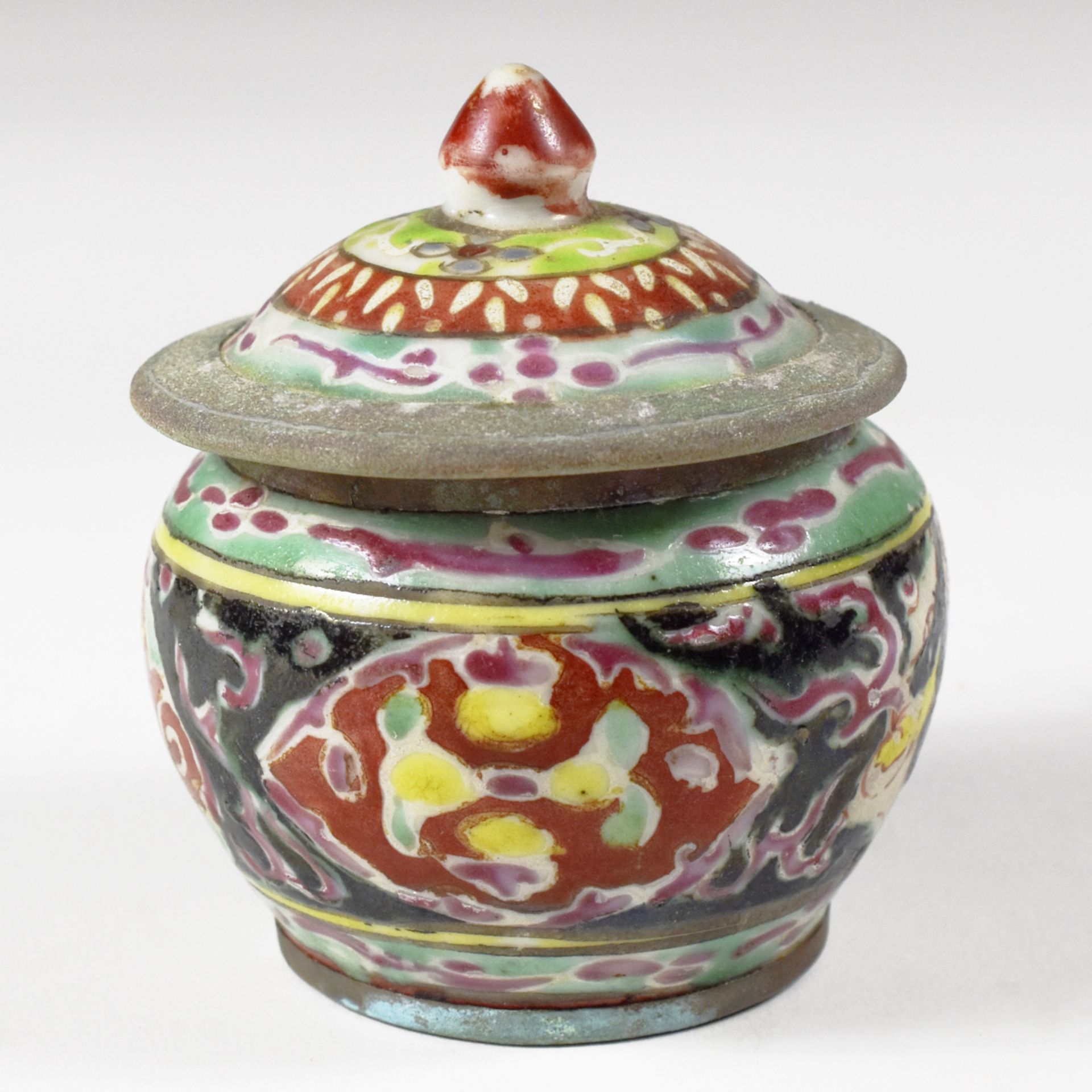 Bencharong Porcelain Lidded Pot - Image 4 of 8