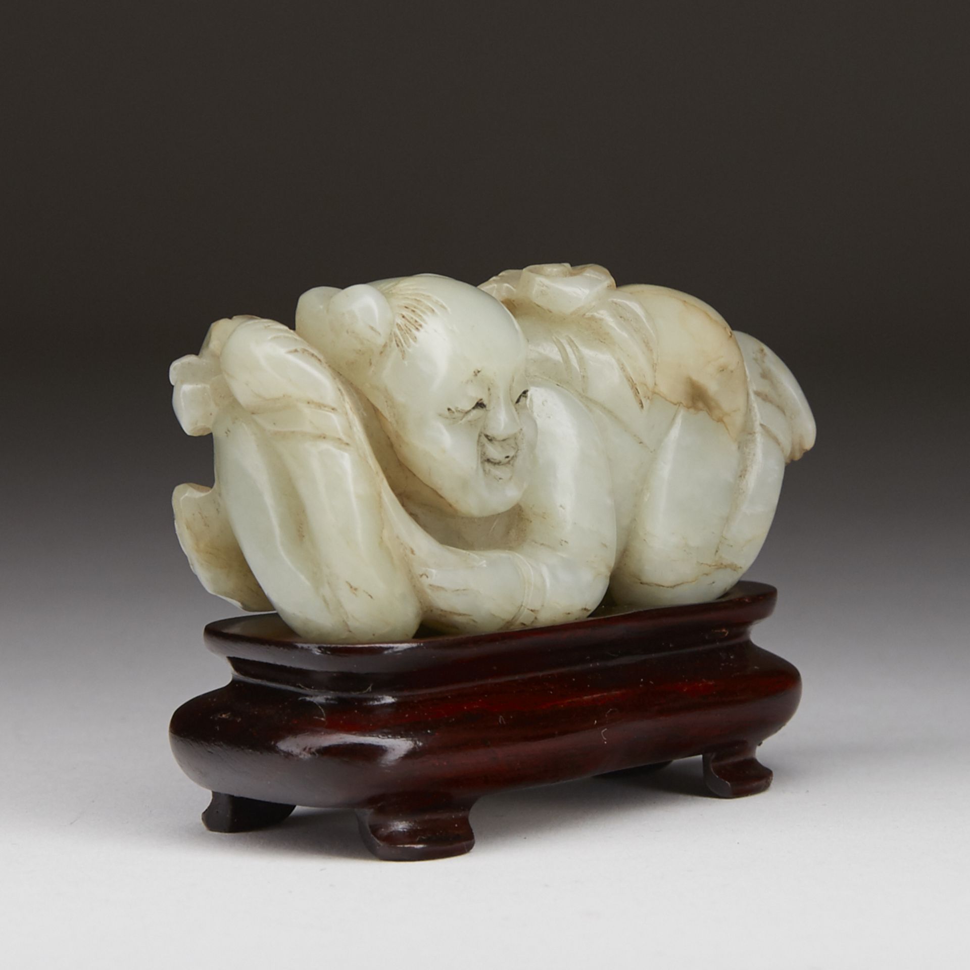 Early Qing Chinese Carved Jade Figure of a Boy - Bild 2 aus 5