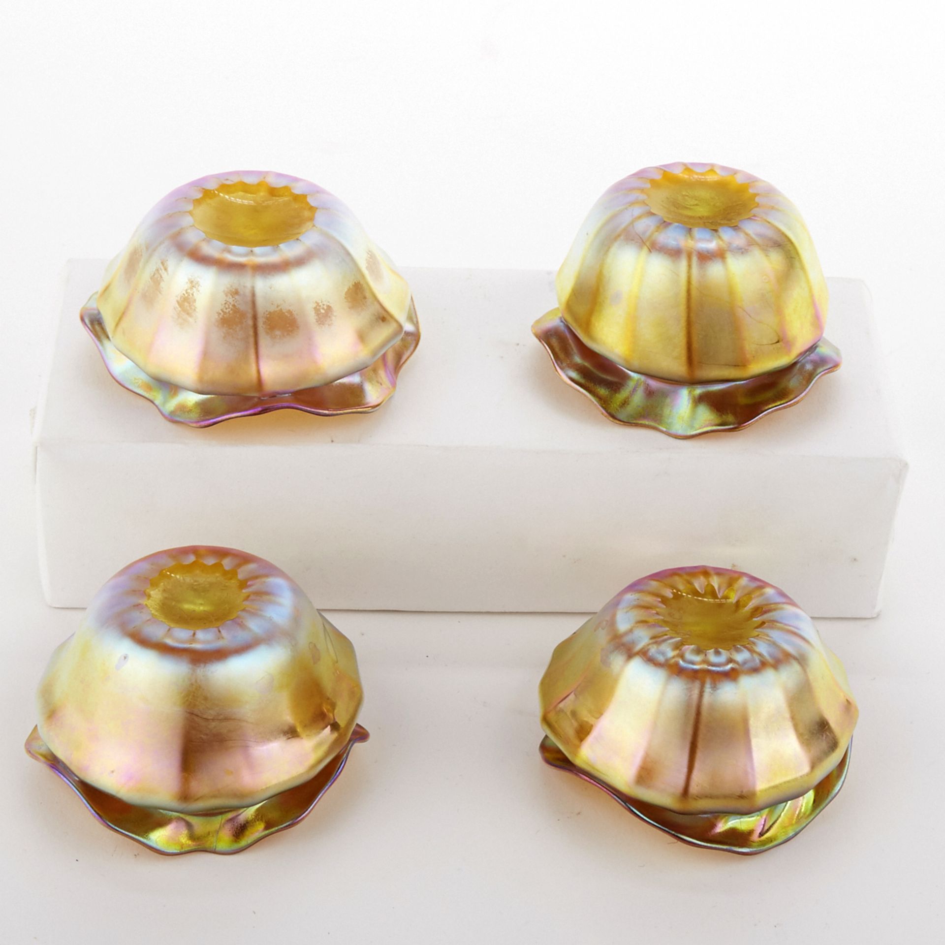 Set of 4 Quezal Glass Nut Dishes - Bild 5 aus 6