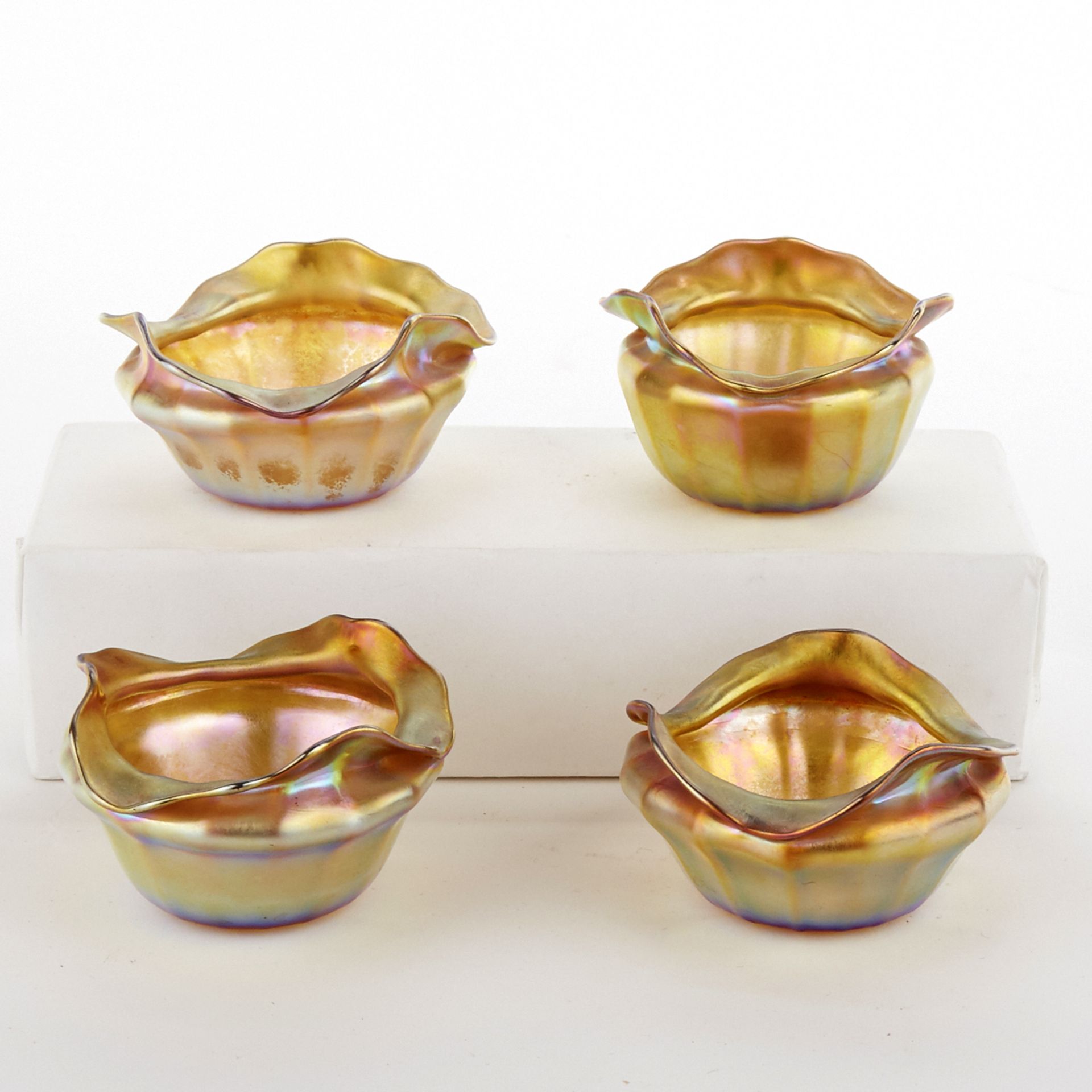 Set of 4 Quezal Glass Nut Dishes - Bild 2 aus 6