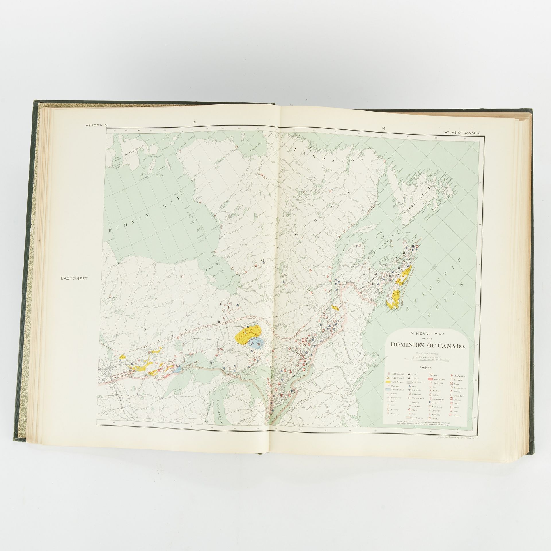 Atlas of Canada and Assorted Canadian Titles - Bild 2 aus 3