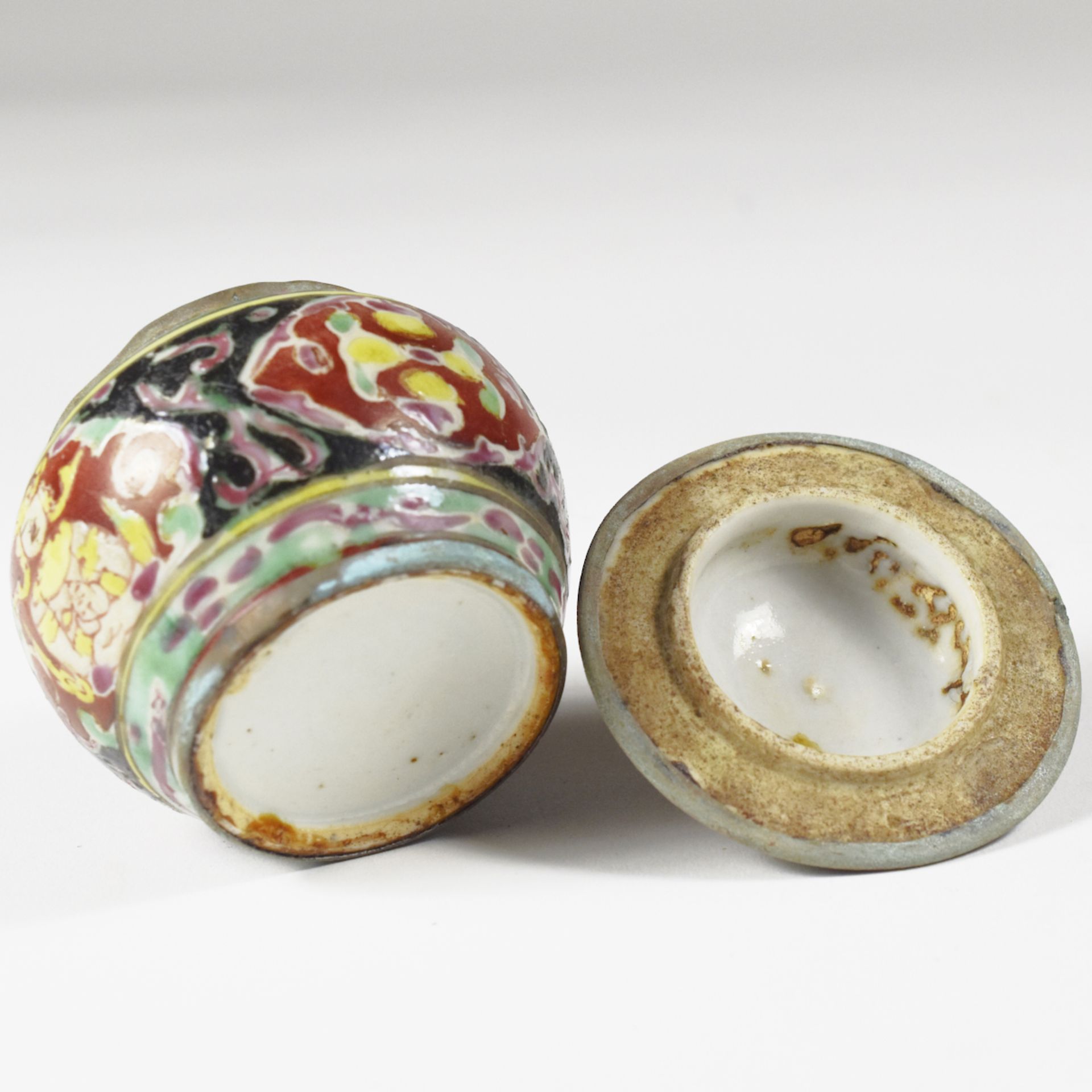 Bencharong Porcelain Lidded Pot - Image 8 of 8