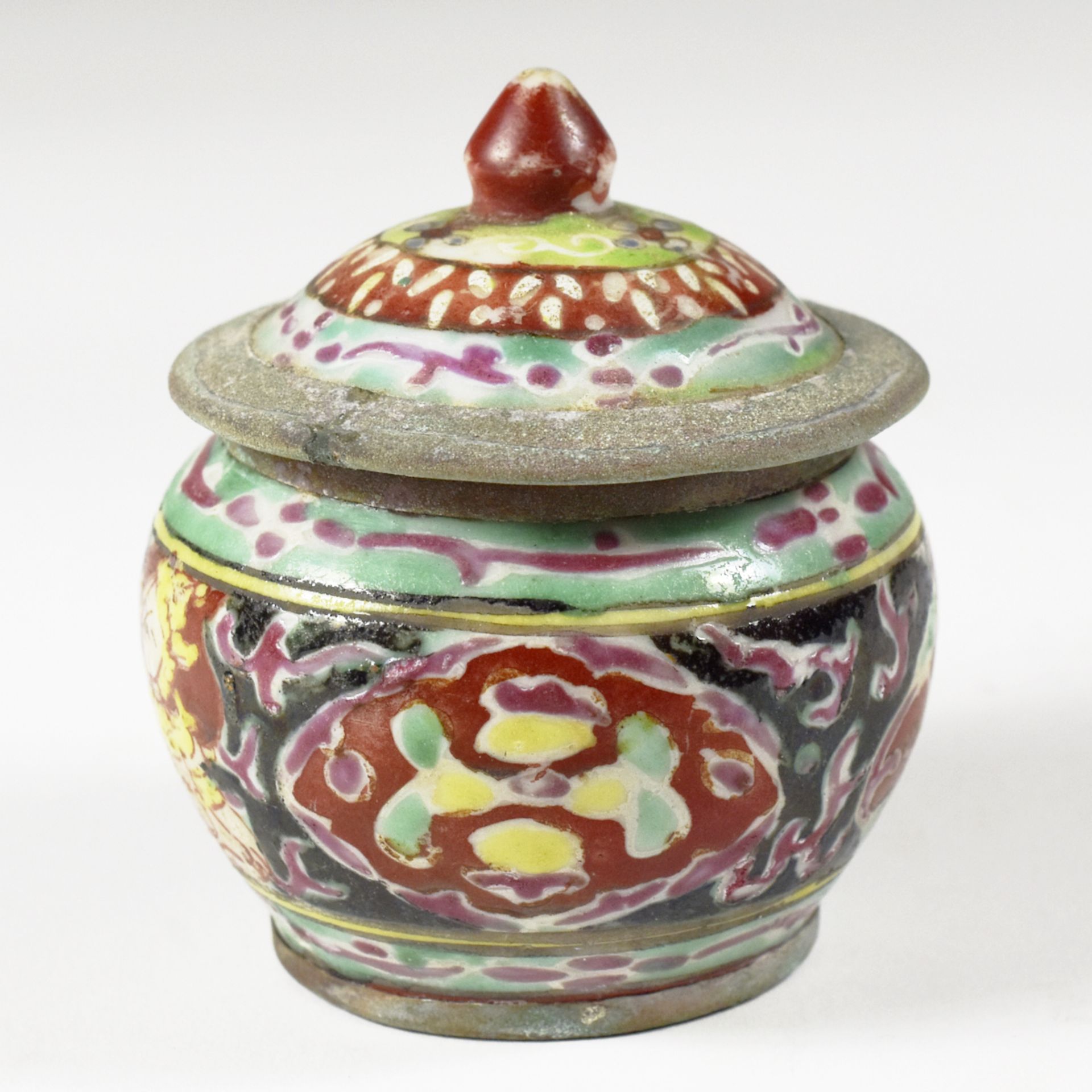 Bencharong Porcelain Lidded Pot - Image 2 of 8