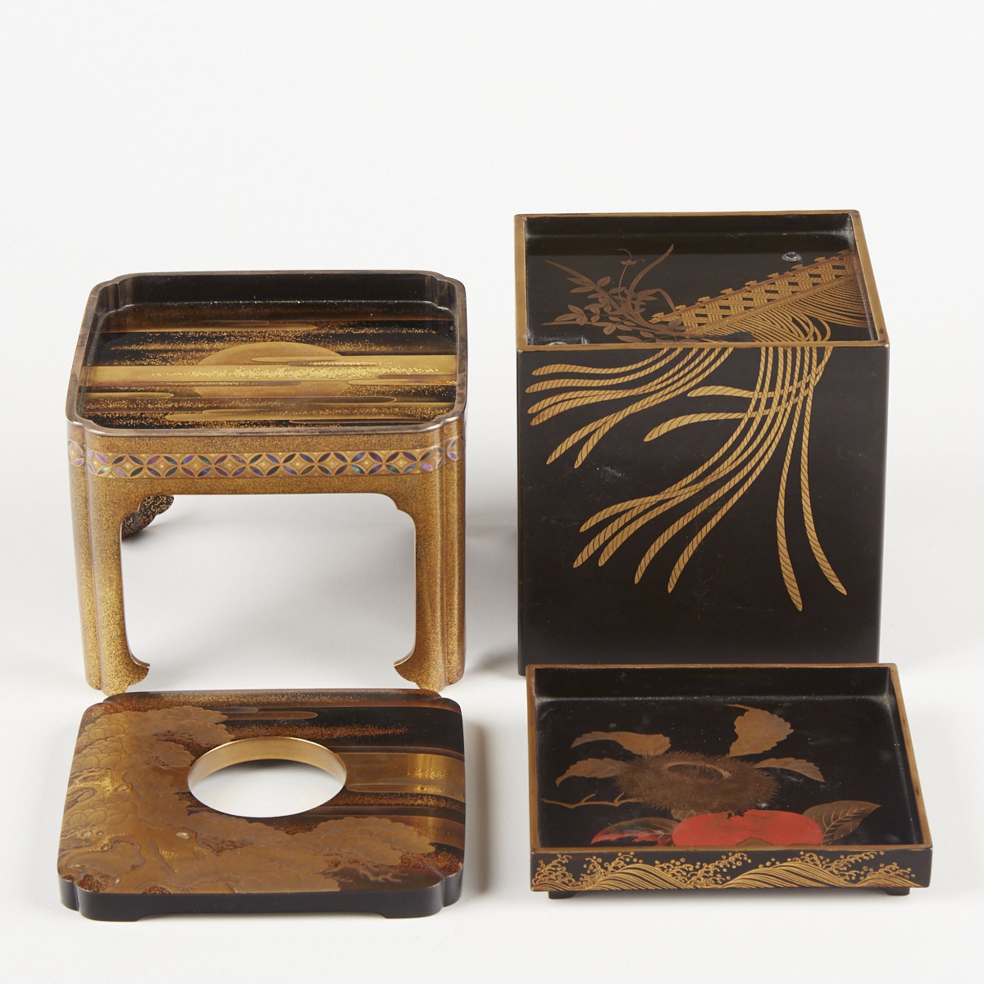 Japanese Lacquered Sake Box w/ Stand - Bild 2 aus 10