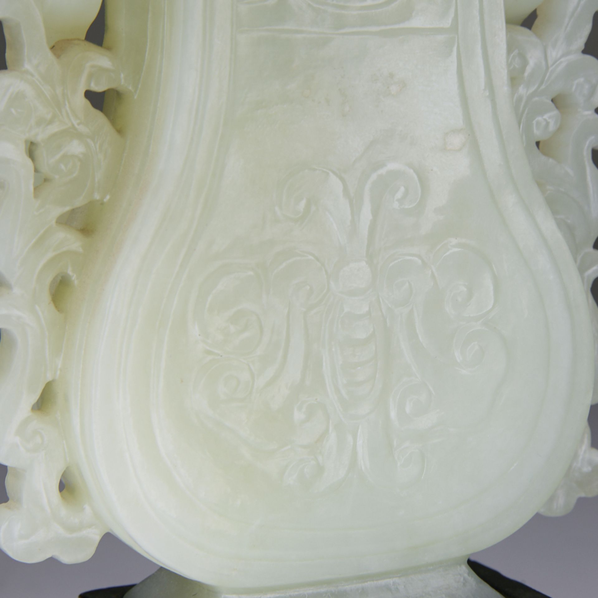 Chinese Carved Jade Lidded Vase w/ Stand - Bild 7 aus 7