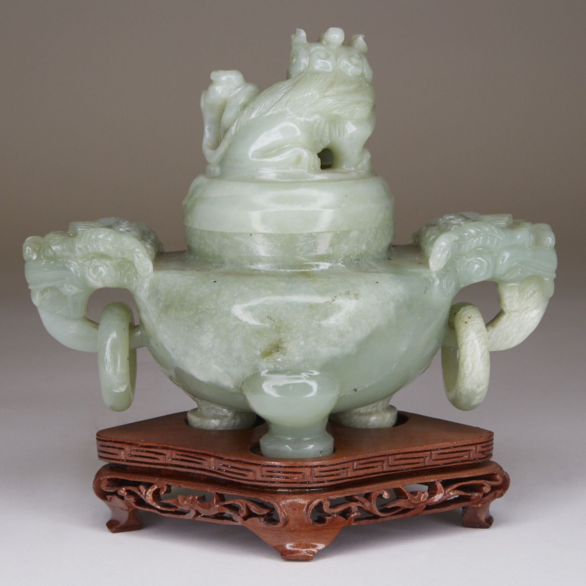 Chinese Hardstone Green Tripod Censer w/ Stand - Bild 3 aus 5