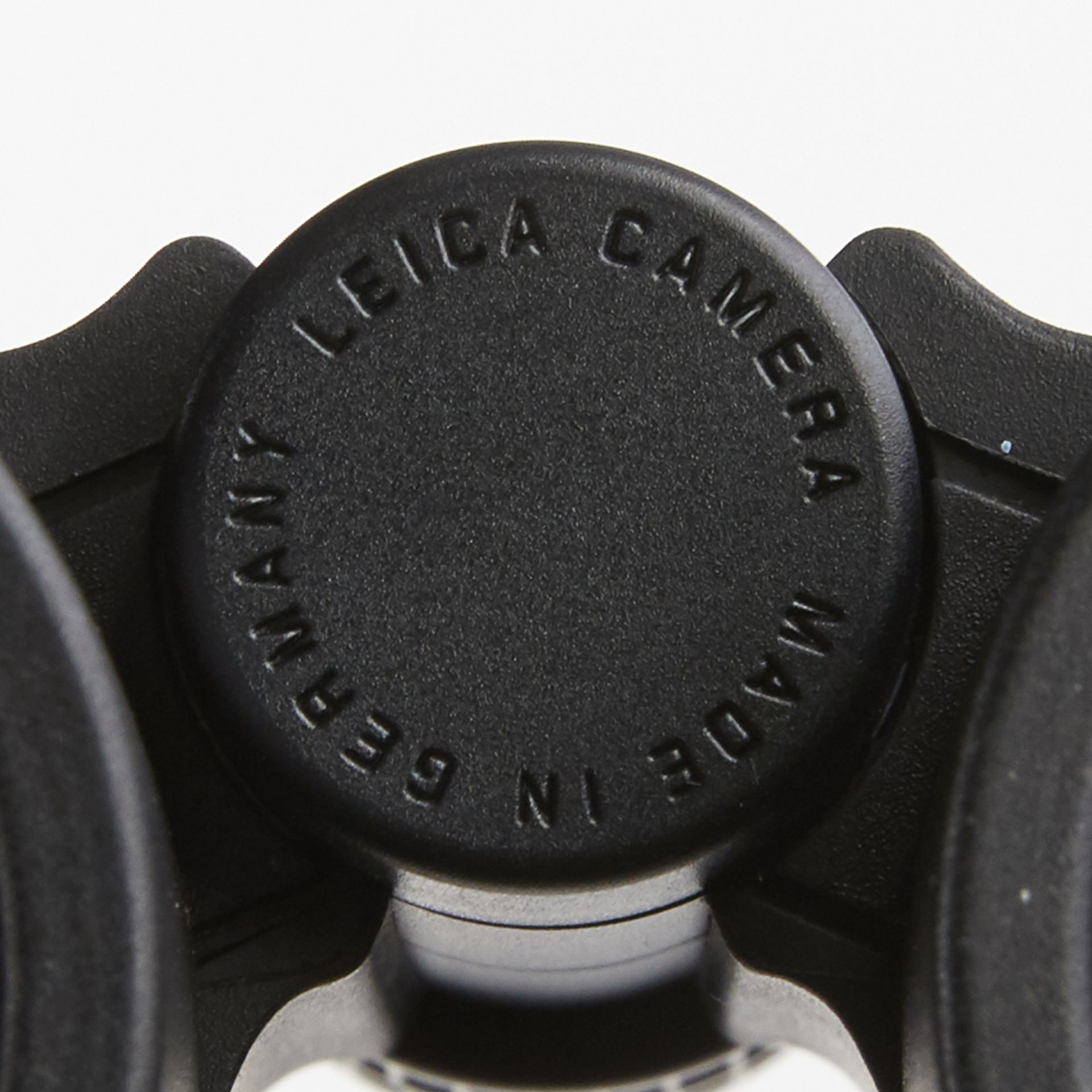 Leica Ultravid 8x42 HD Binoculars - New In Box - Image 8 of 10