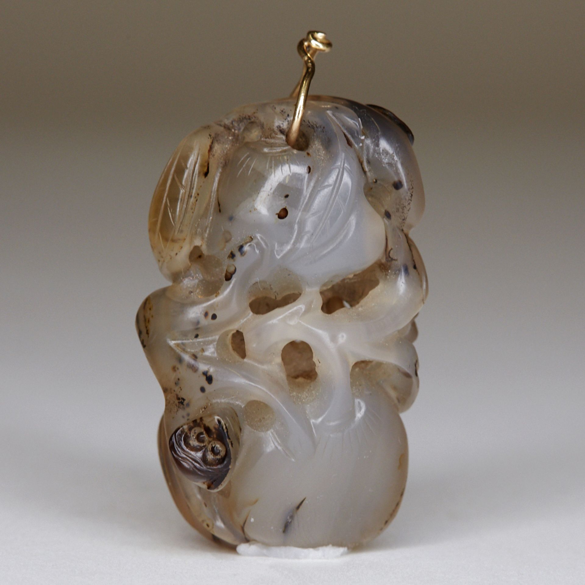 18th c. Chinese Carved Agate Pendant