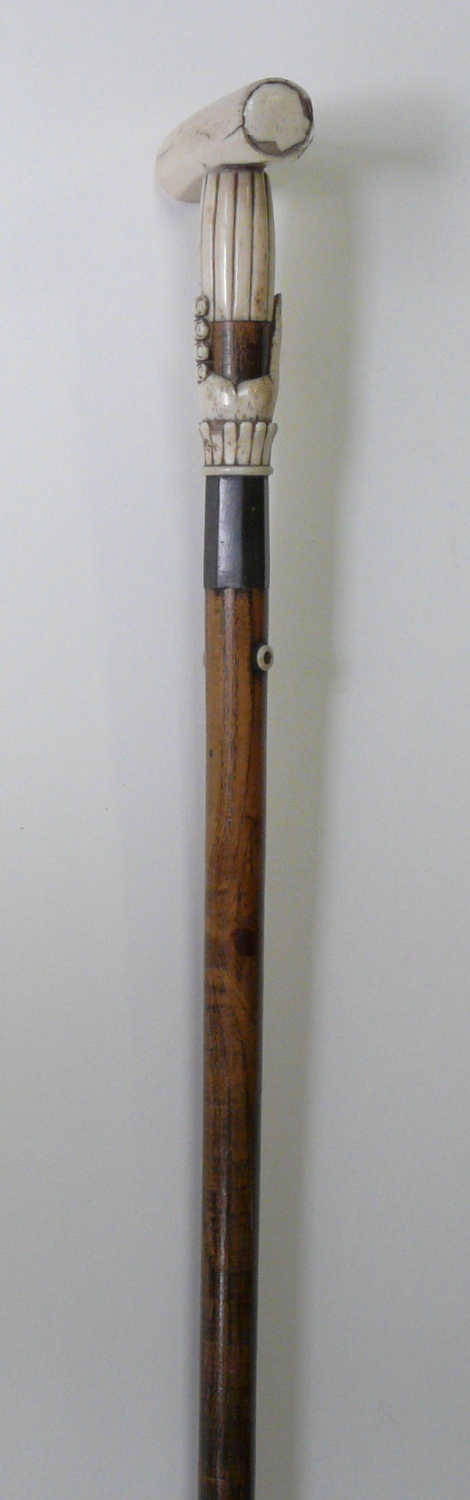 Spazierstock mit Elfenbeingriff19. Jahrhundert. Holz - Schuss, Krücken - Griff und Manschette aus - Image 4 of 4