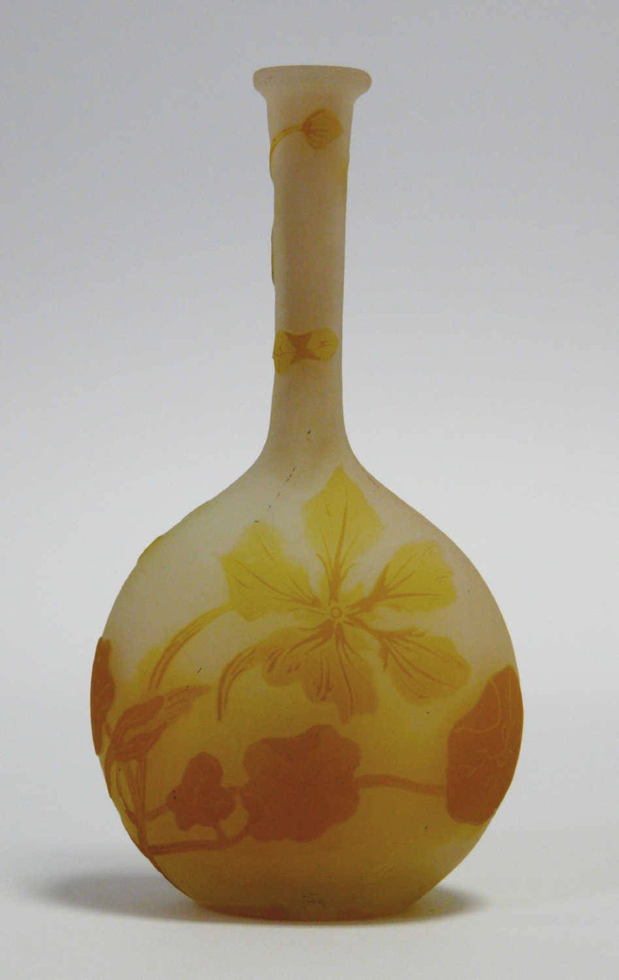 Solifleur - Vase Émile GalléGlasvase Émile Gallé, Nancy, 1904/06. Geflachtes Corpus mit langem, sehr