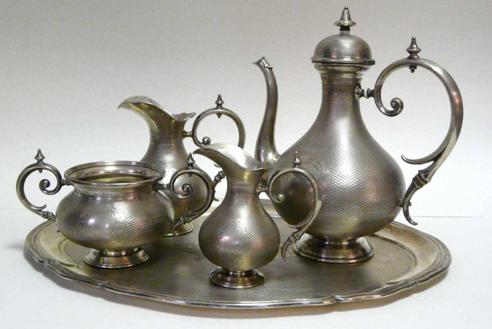 Fünfteiliges elegantes Kernstück SilberKaffee-Service, 13lötiges Silber, wohl um 1850-1870, - Bild 2 aus 4