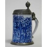 Blau marmorierter Milchglas - Krug Milchglas - Walzenkrug mit Zinndeckel - Montierung, um 1800,