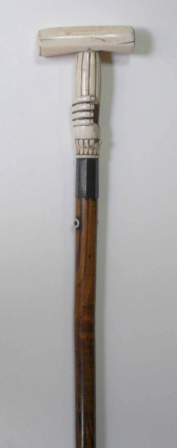 Spazierstock mit Elfenbeingriff19. Jahrhundert. Holz - Schuss, Krücken - Griff und Manschette aus - Image 2 of 4