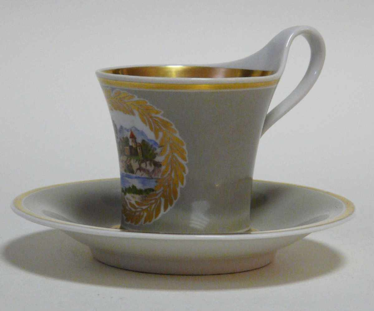 Tasse mit Untertasse KPM BerlinKPM Berlin, erste Wahl, 1914-1919. Am Boden von Tasse und - Image 2 of 3