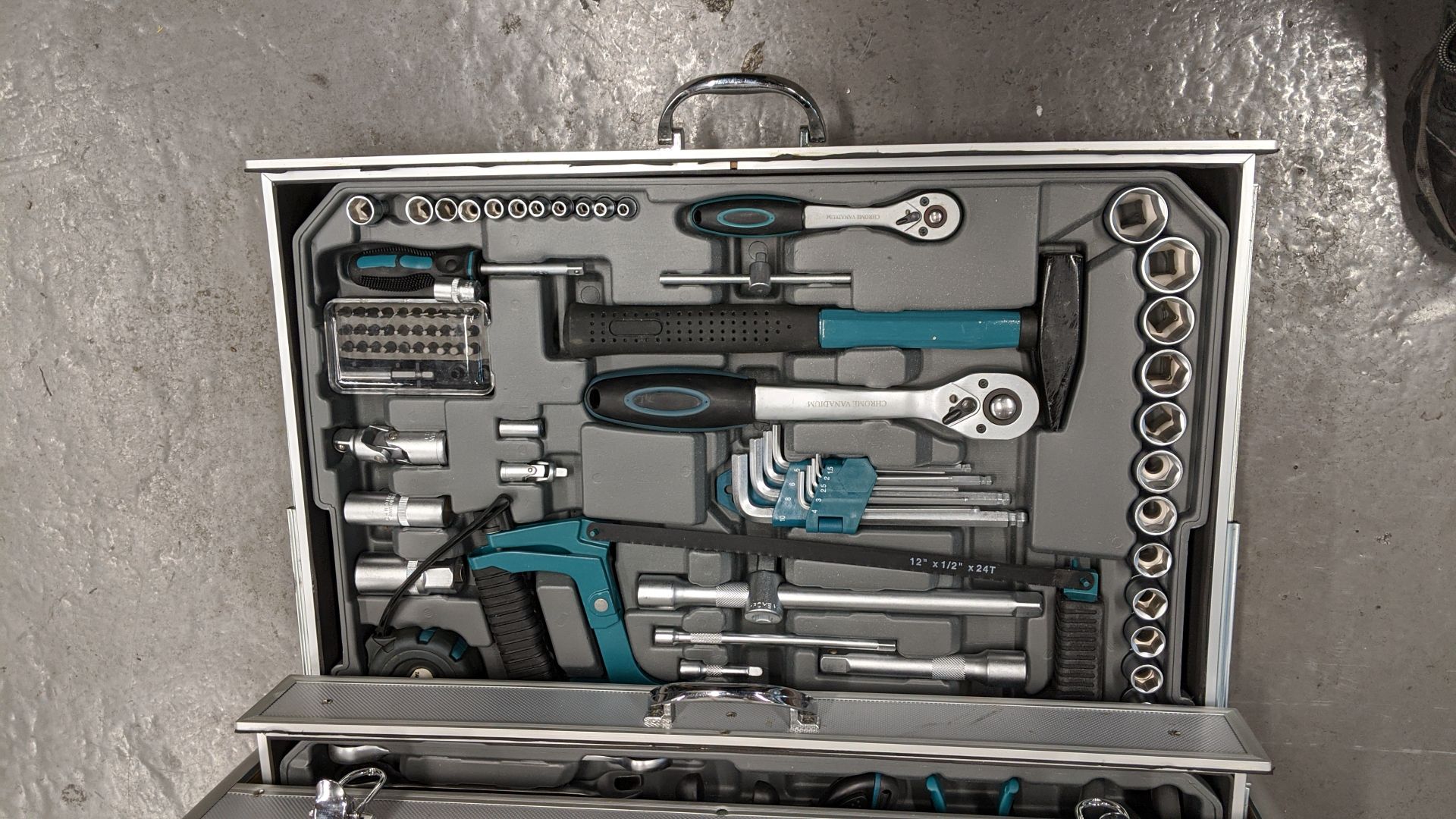 Silverline metal tool chest and contents which includes cordless drill and torch with battery and - Image 9 of 15