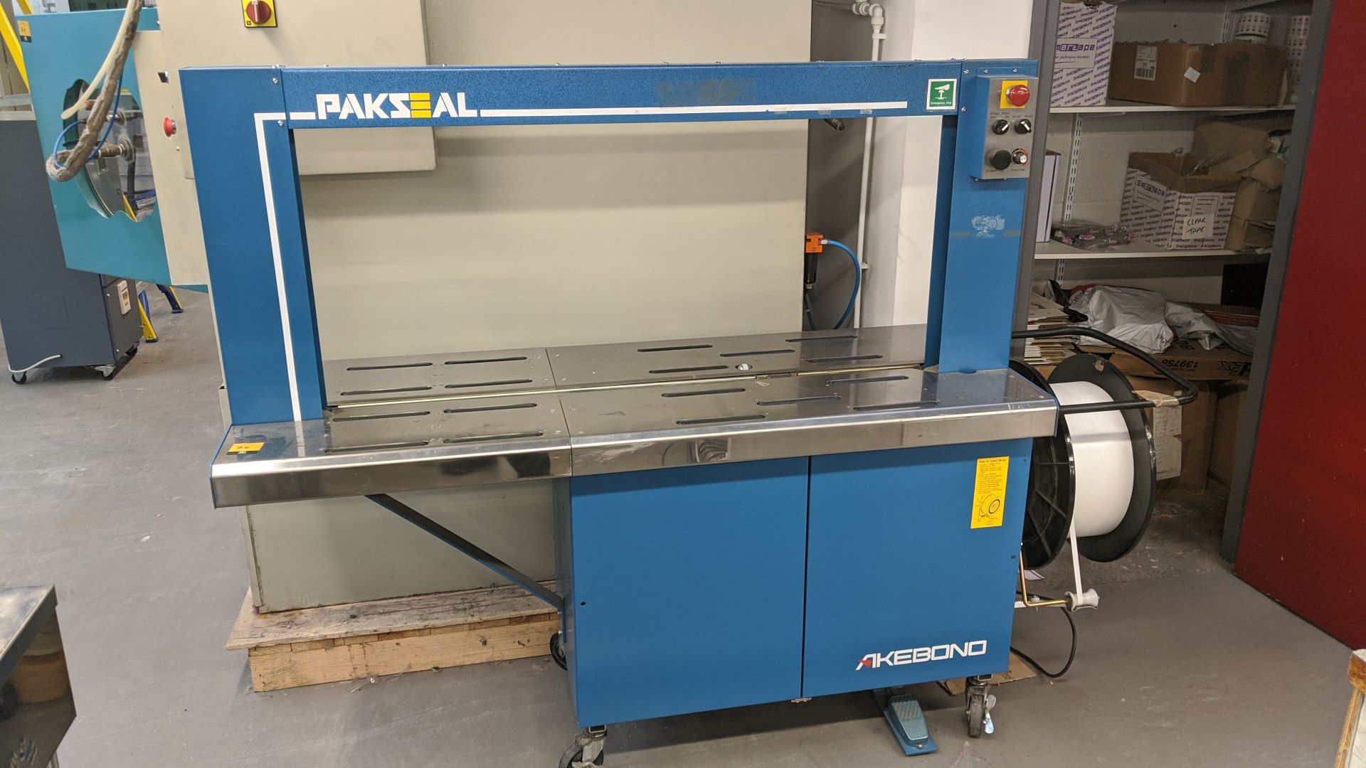 Pakseal Akebond large mobile automatic electric strapping/banding machine, model SX510, machine