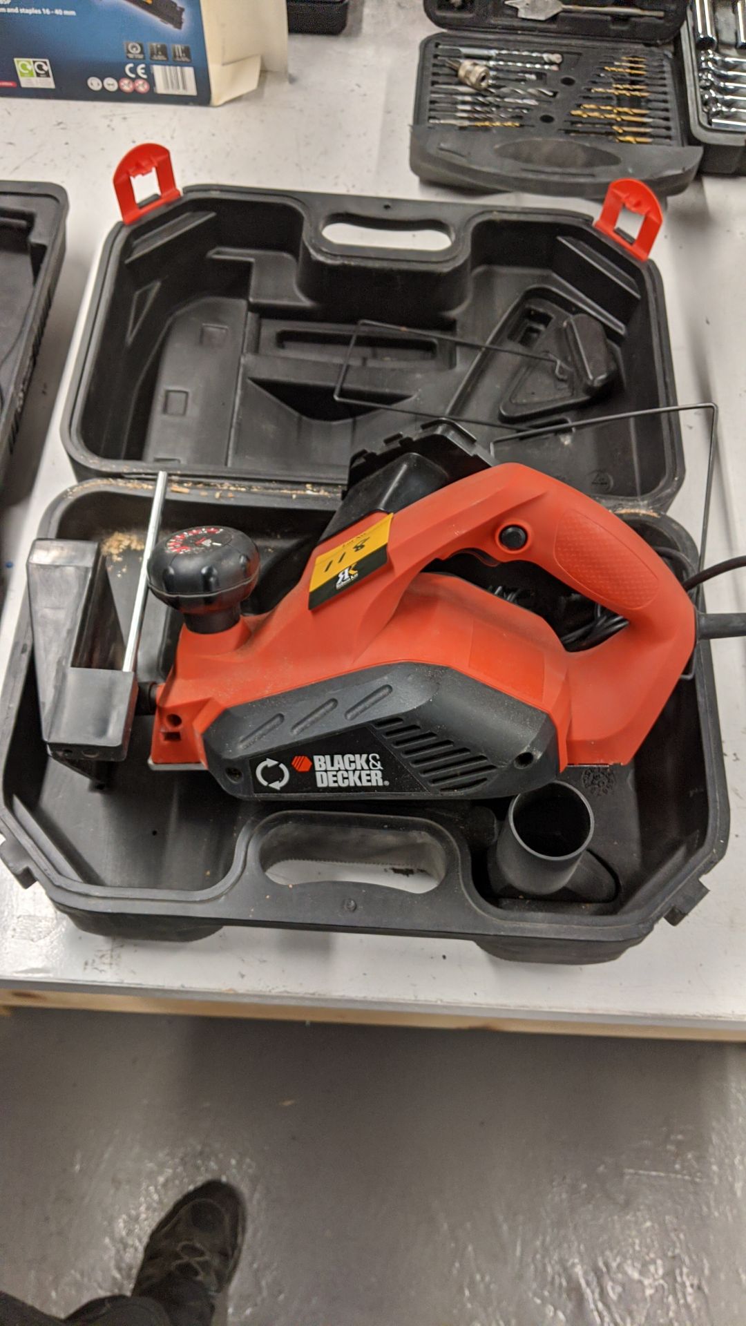 Black & Decker KW712 electric planer with case Please note, lots 1 - 200 are located at Samson