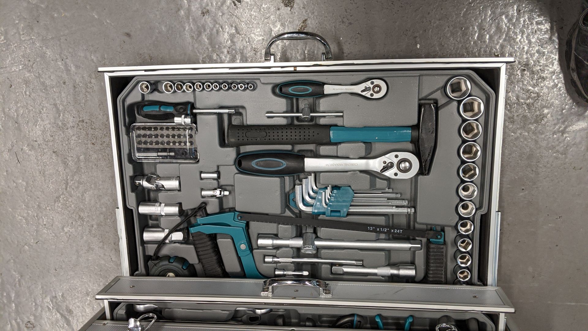Silverline metal tool chest and contents which includes cordless drill and torch with battery and - Image 8 of 15