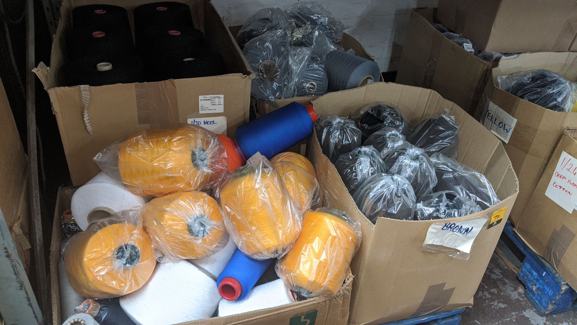 The contents of 4 pallets of assorted yarn Please note lots 501 onwards are located at Robson Kay' - Image 3 of 17