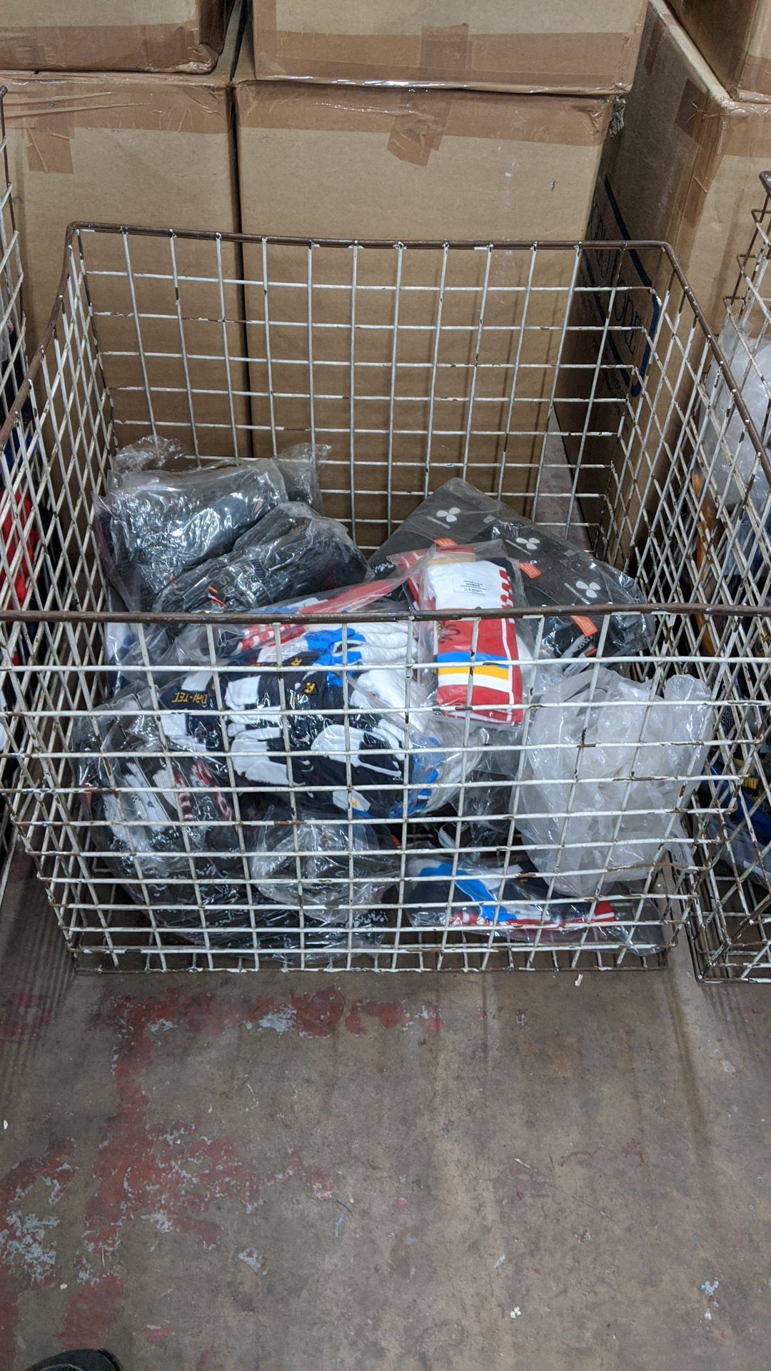 Contents of 4 large cages of assorted socks NB. Cages excluded Please note lots 501 onwards are - Image 7 of 11