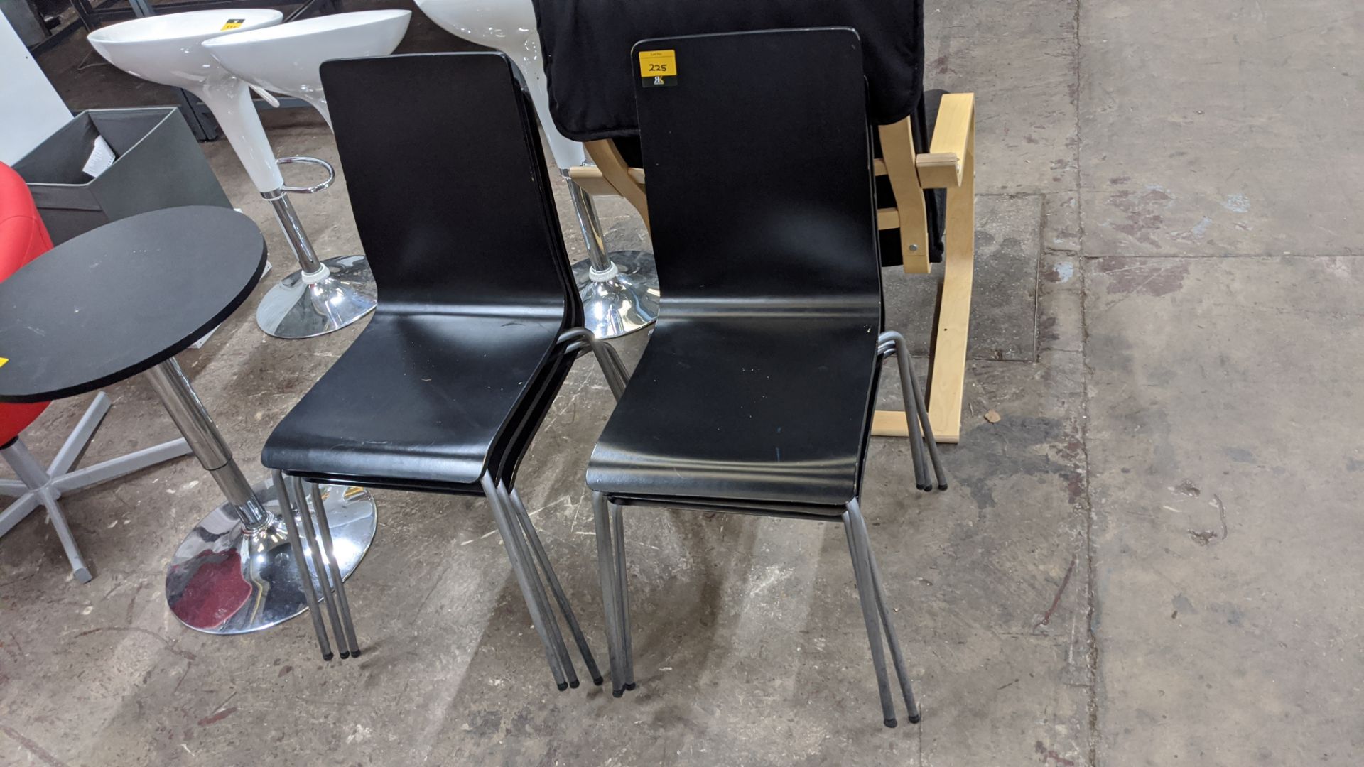 6 off matching stacking black wooden chairs on chrome bases. This is one of a number of lots forming - Bild 2 aus 4