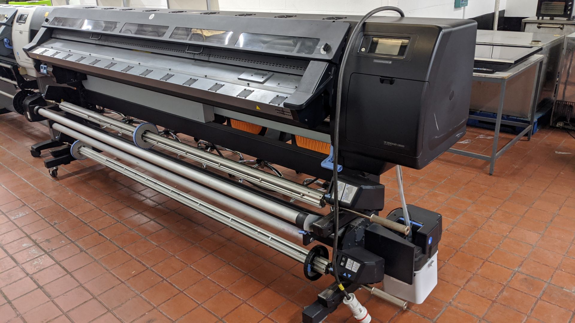 HP DesignJet L28500 latex wide format printer, product number CQ871A (104" capacity). IMPORTANT: - Image 4 of 9