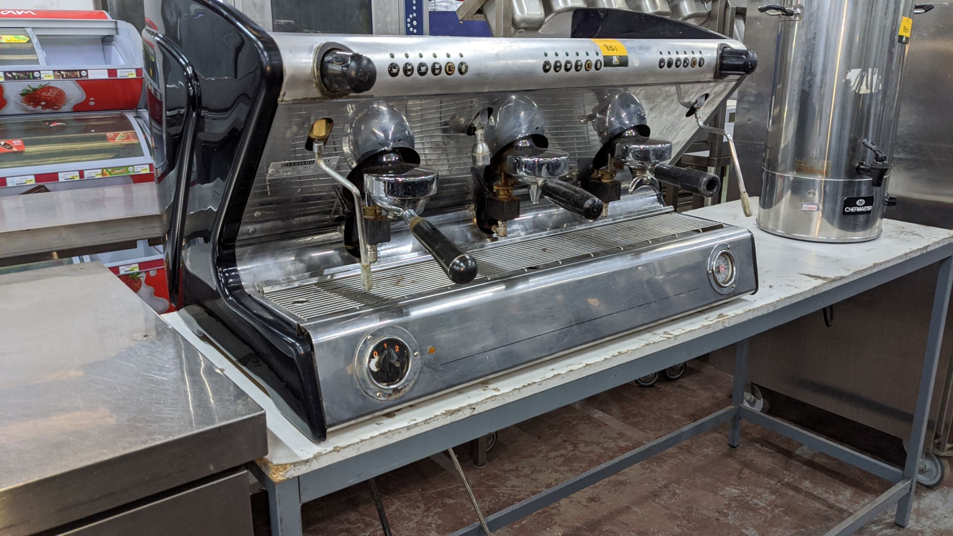 Stainless steel 3 group commercial coffee machine model 5450W. IMPORTANT: Please remember goods - Image 4 of 7