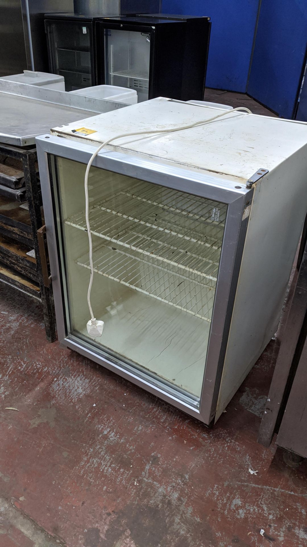 Clear front counter height fridge. Lots 813 - 815 are residual assets from a bakery in liquidation - Image 2 of 4