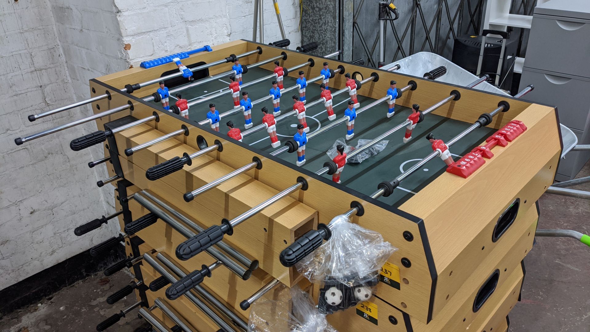 Gemini table football game including 2 footballs & bolts to screw legs on. This is one of a number - Bild 2 aus 2