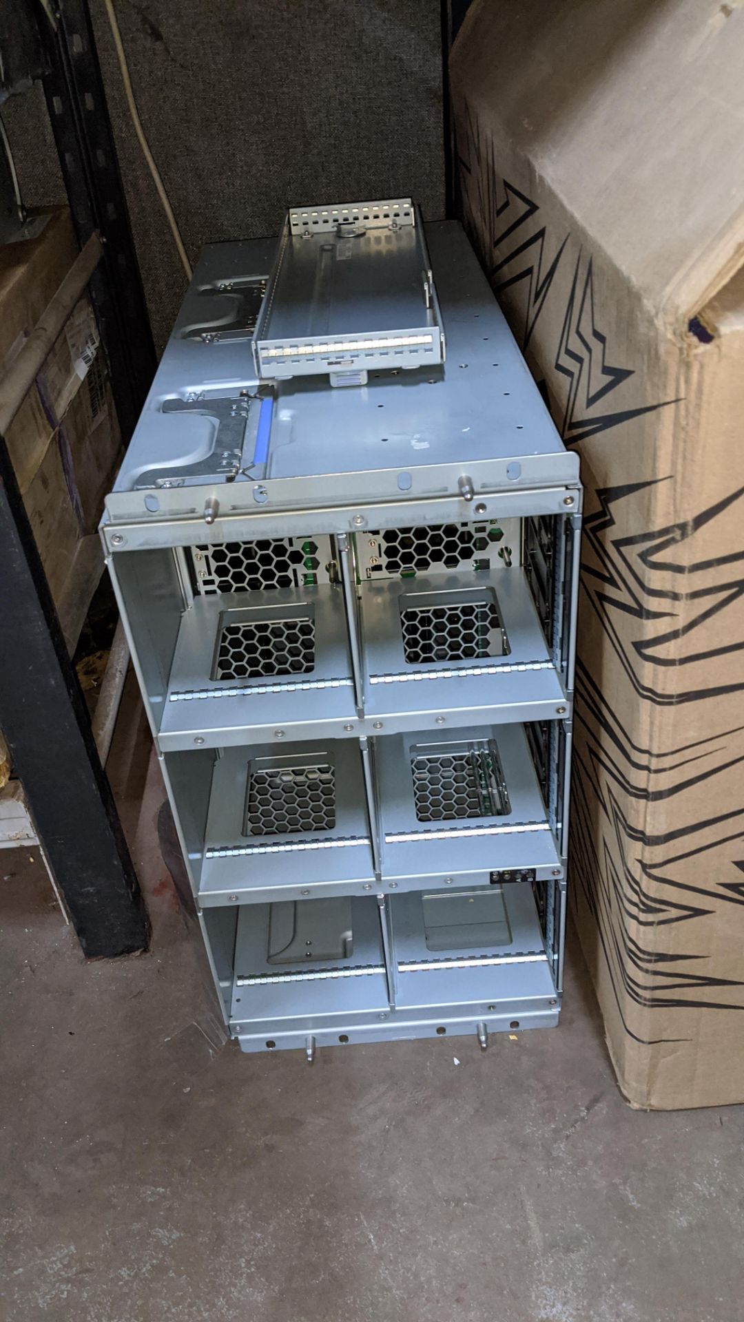 8 off assorted server & storage enclosures. IMPORTANT: Please remember goods successfully bid upon - Image 6 of 16