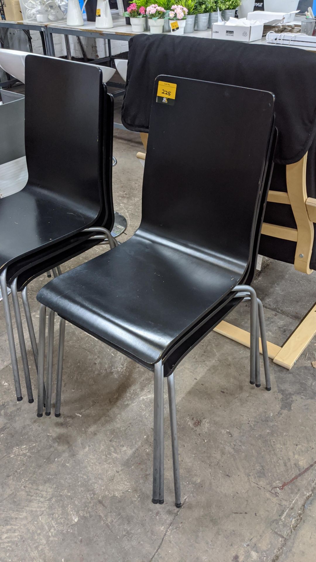 6 off matching stacking black wooden chairs on chrome bases. This is one of a number of lots forming - Bild 3 aus 4