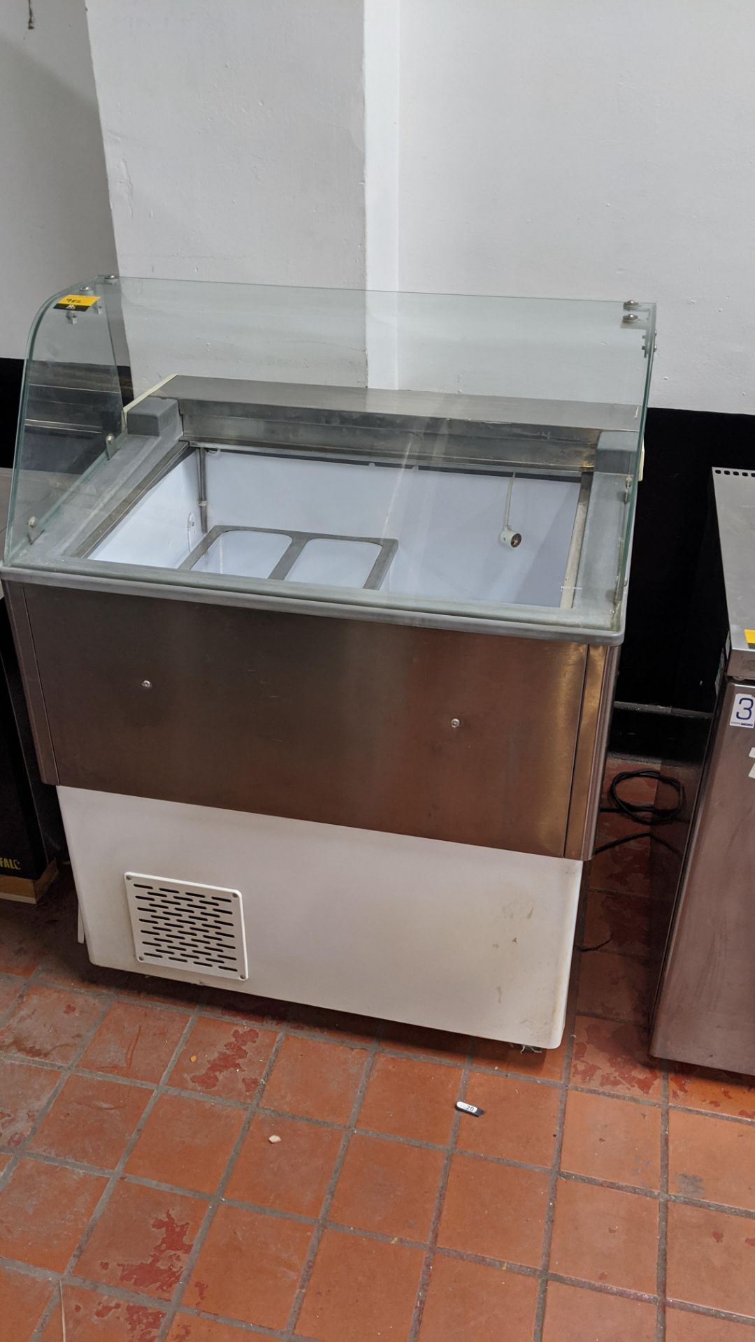 Ice cream retail serving counter - model 00129. IMPORTANT: Please remember goods successfully bid