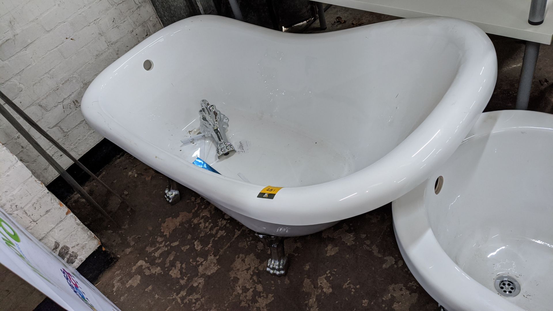 Traditional style high back bathtub with 4 off silver feet, circa 1600mm long. This is one of a - Image 2 of 4