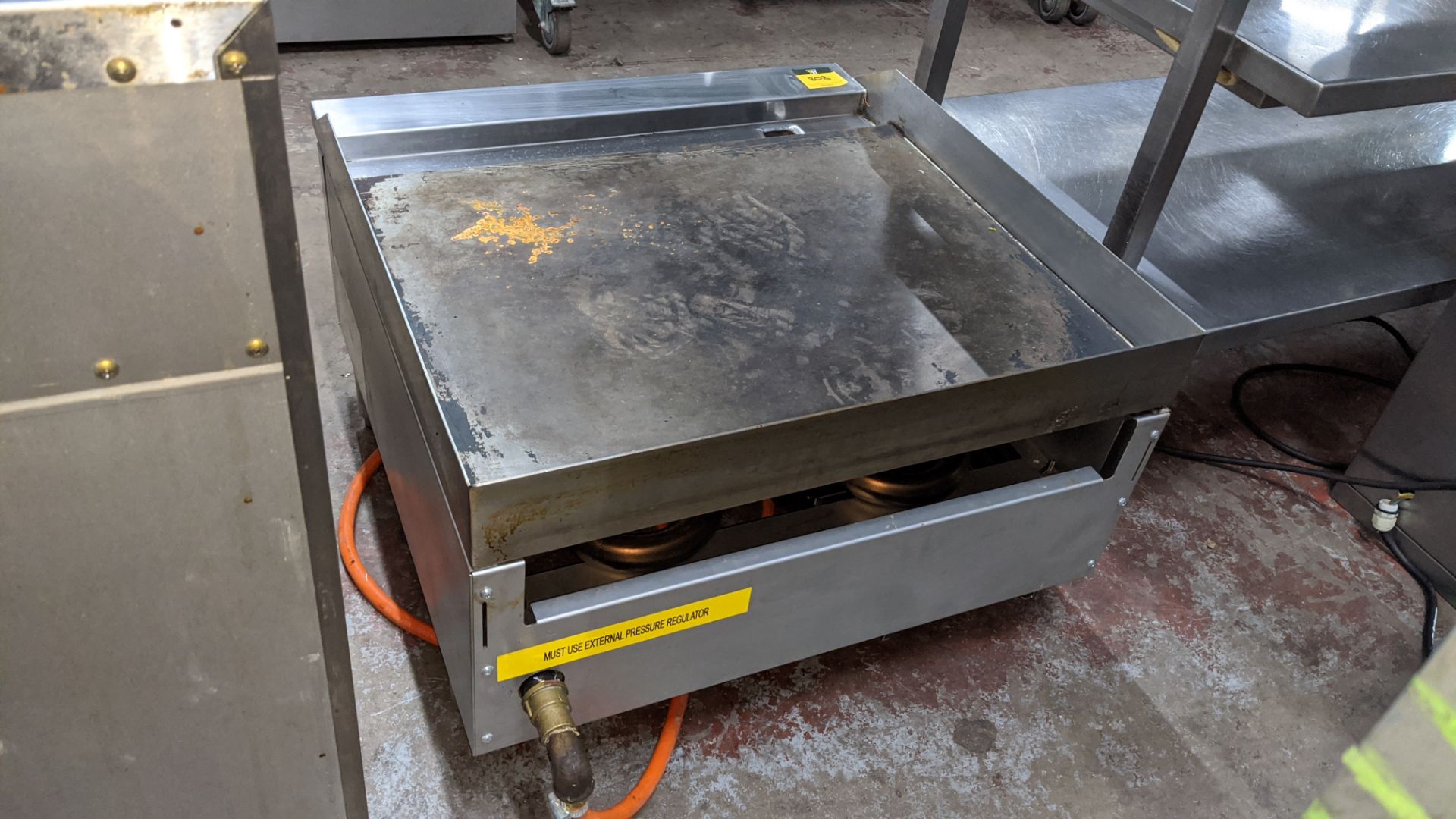 Infernus twin control benchtop 24" gas griddle model no. EGG-24SX. Lots 808 - 812 are understood - Image 4 of 5