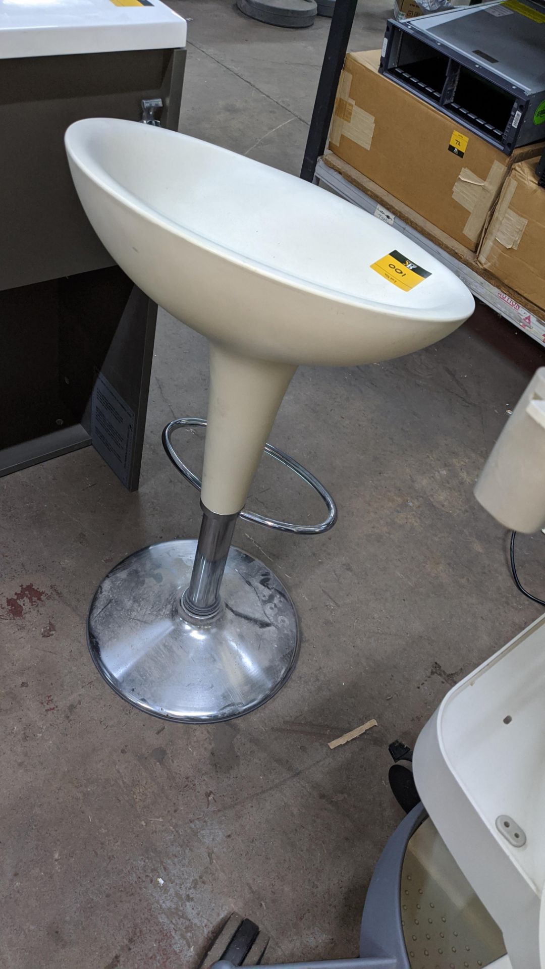 Modern bar stool in cream & chrome. IMPORTANT: Please remember goods successfully bid upon must be - Image 4 of 4