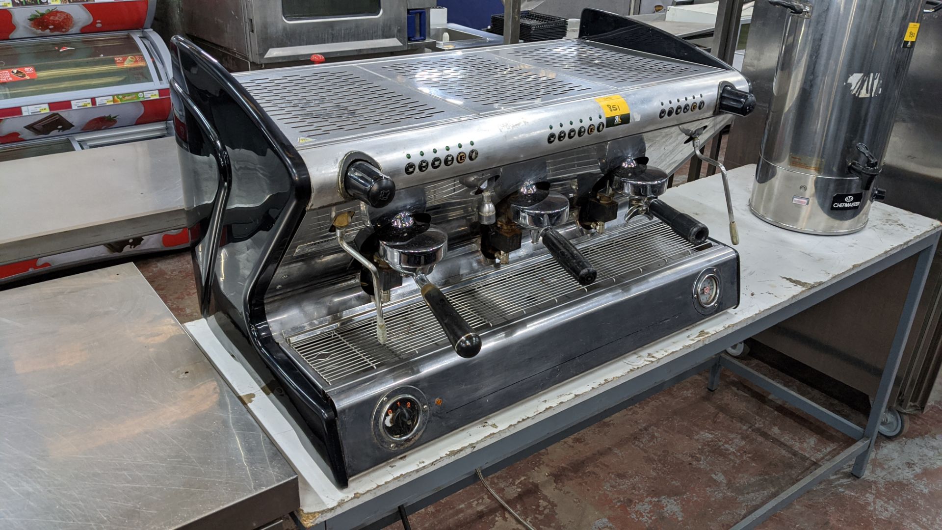 Stainless steel 3 group commercial coffee machine model 5450W. IMPORTANT: Please remember goods - Image 3 of 7