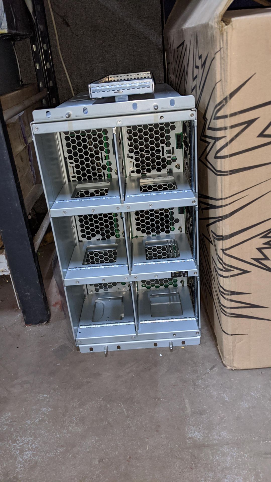 8 off assorted server & storage enclosures. IMPORTANT: Please remember goods successfully bid upon - Image 7 of 16