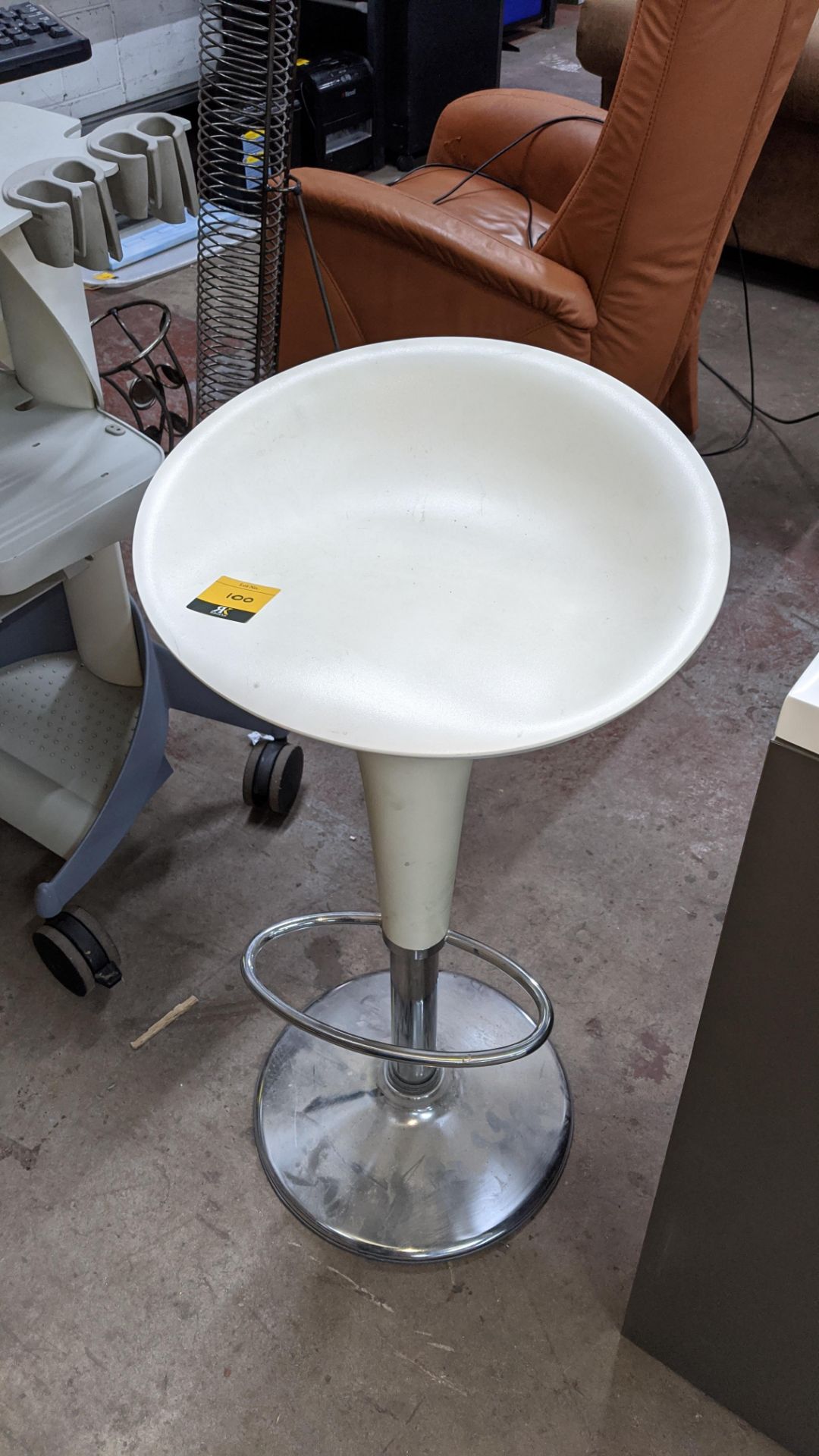 Modern bar stool in cream & chrome. IMPORTANT: Please remember goods successfully bid upon must be