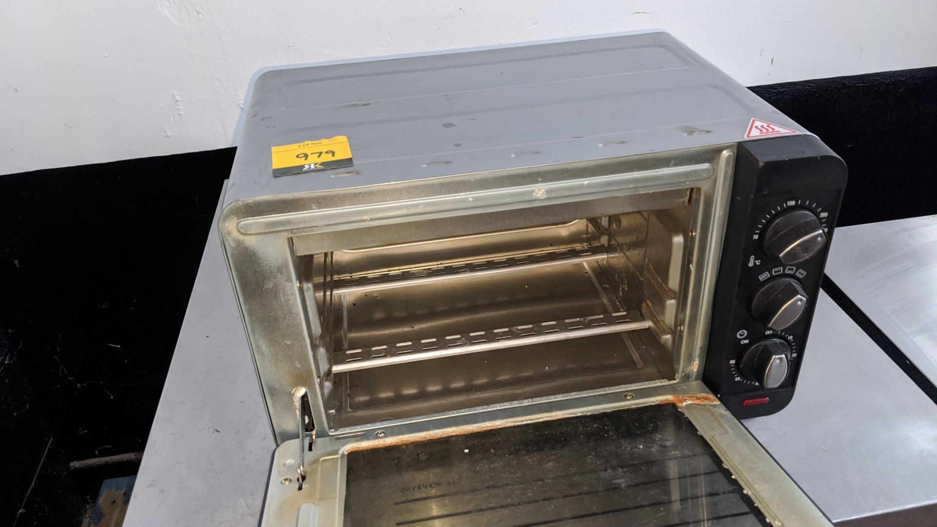 Silvercrest mini oven. IMPORTANT: Please remember goods successfully bid upon must be paid for and - Image 4 of 5