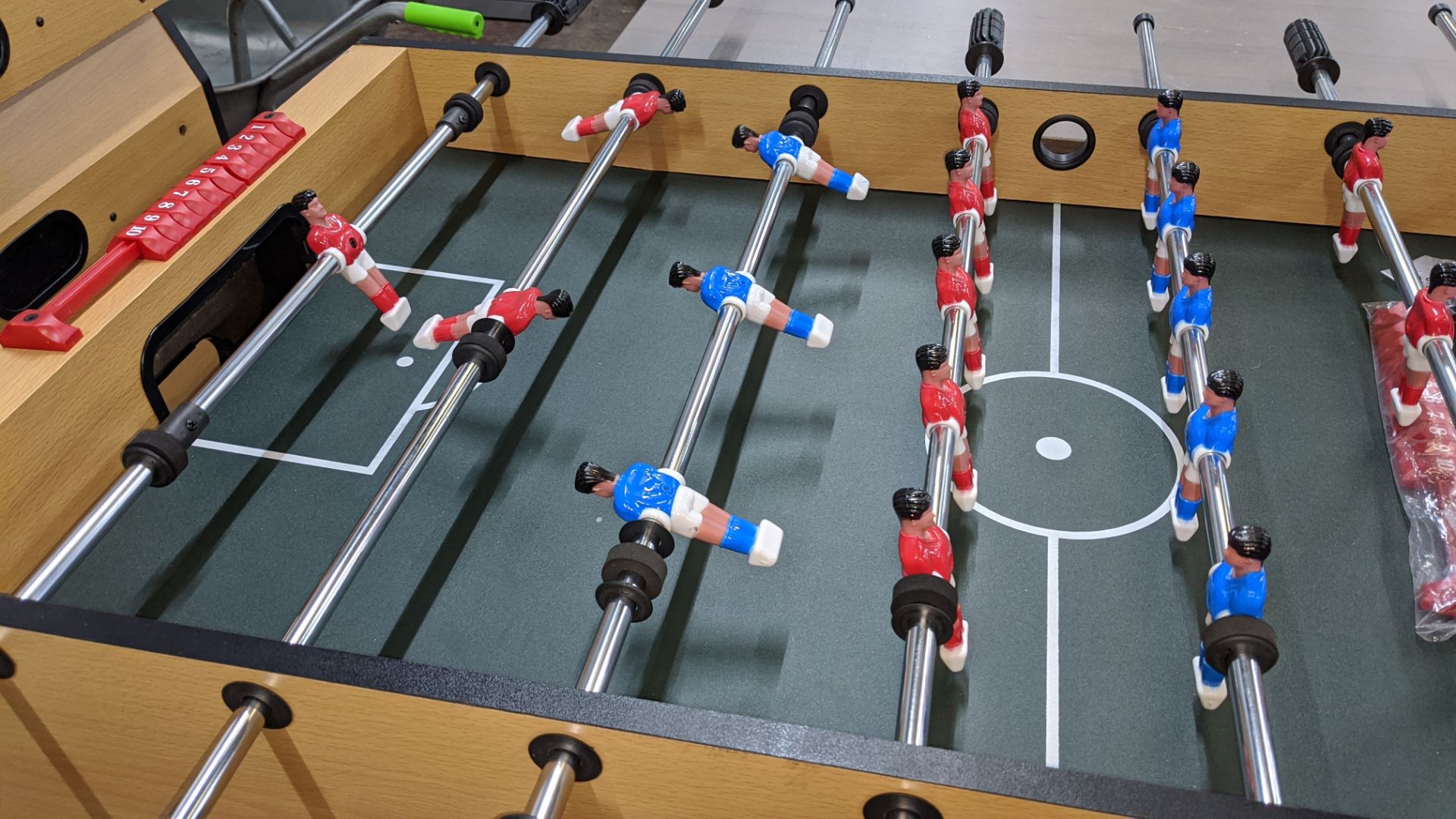 Gemini table football game including 1 football & bolts to screw legs on. NB this table is missing - Bild 3 aus 3