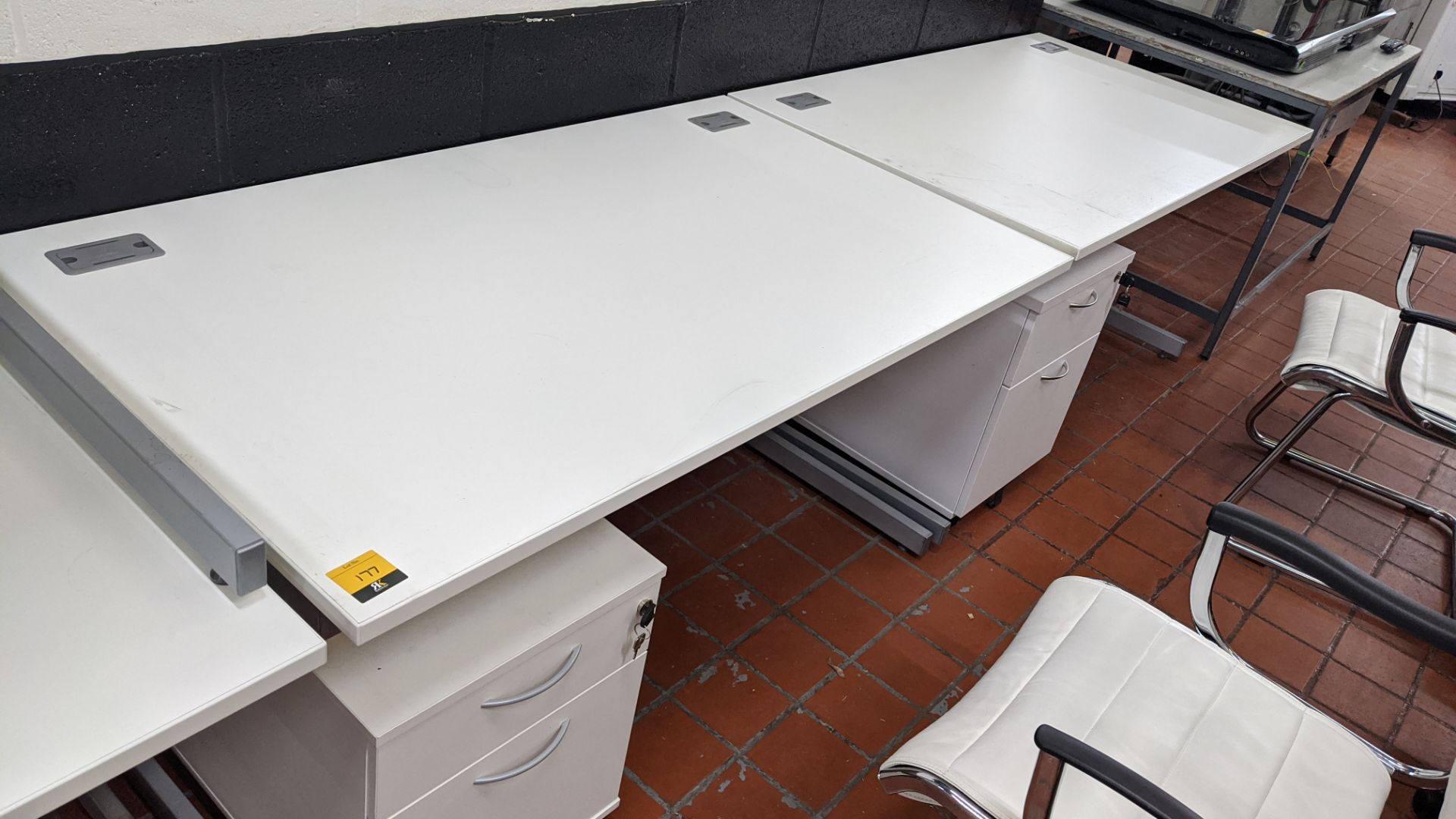 2 off white desks on silver grey metal frames, each desk being 1400mm wide & 800mm deep. Cable - Bild 4 aus 4